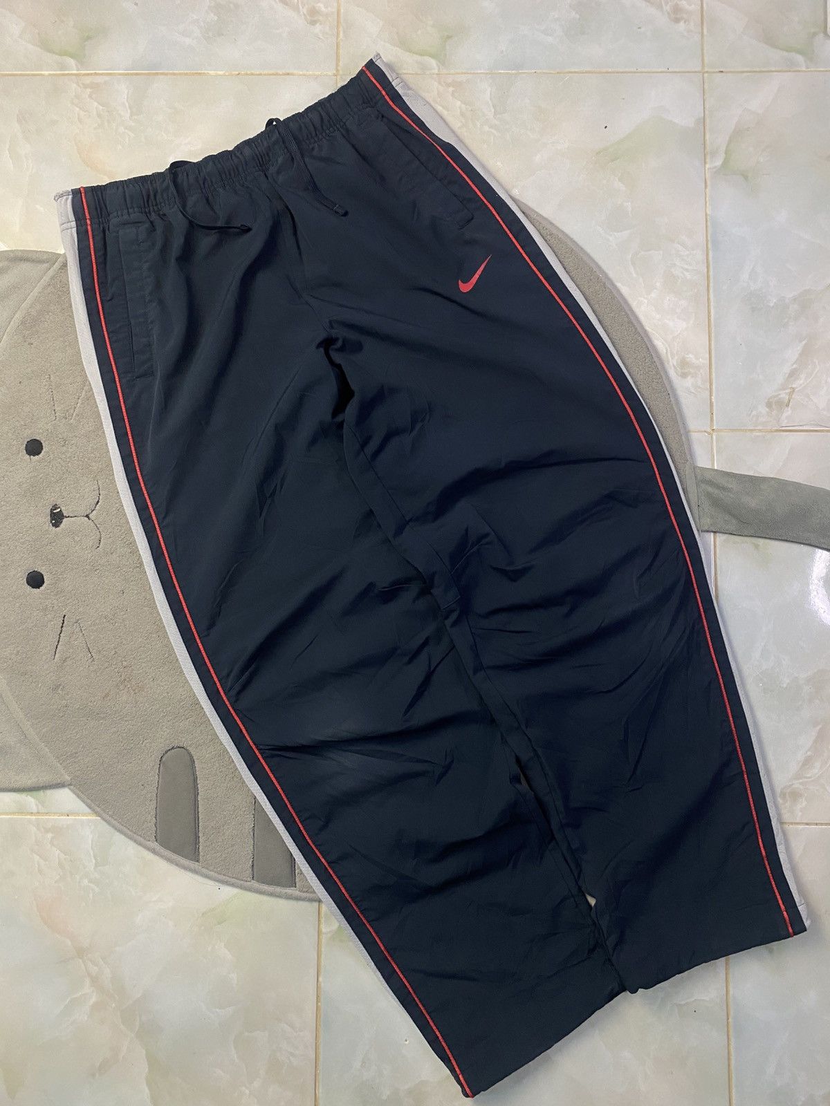 Carhartt Wip × Nike VINTAGE NIKE 90S BAGGY NYLON WIDE LEG SWOOSH TRACK PANTS Y2K Size US 30 / EU 46 - 1 Thumbnail