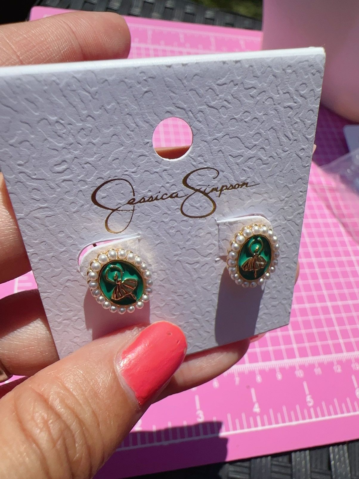 Jessica Simpson Jessica Simpson Earrings gold tone pearls around green Size ONE SIZE - 3 Thumbnail