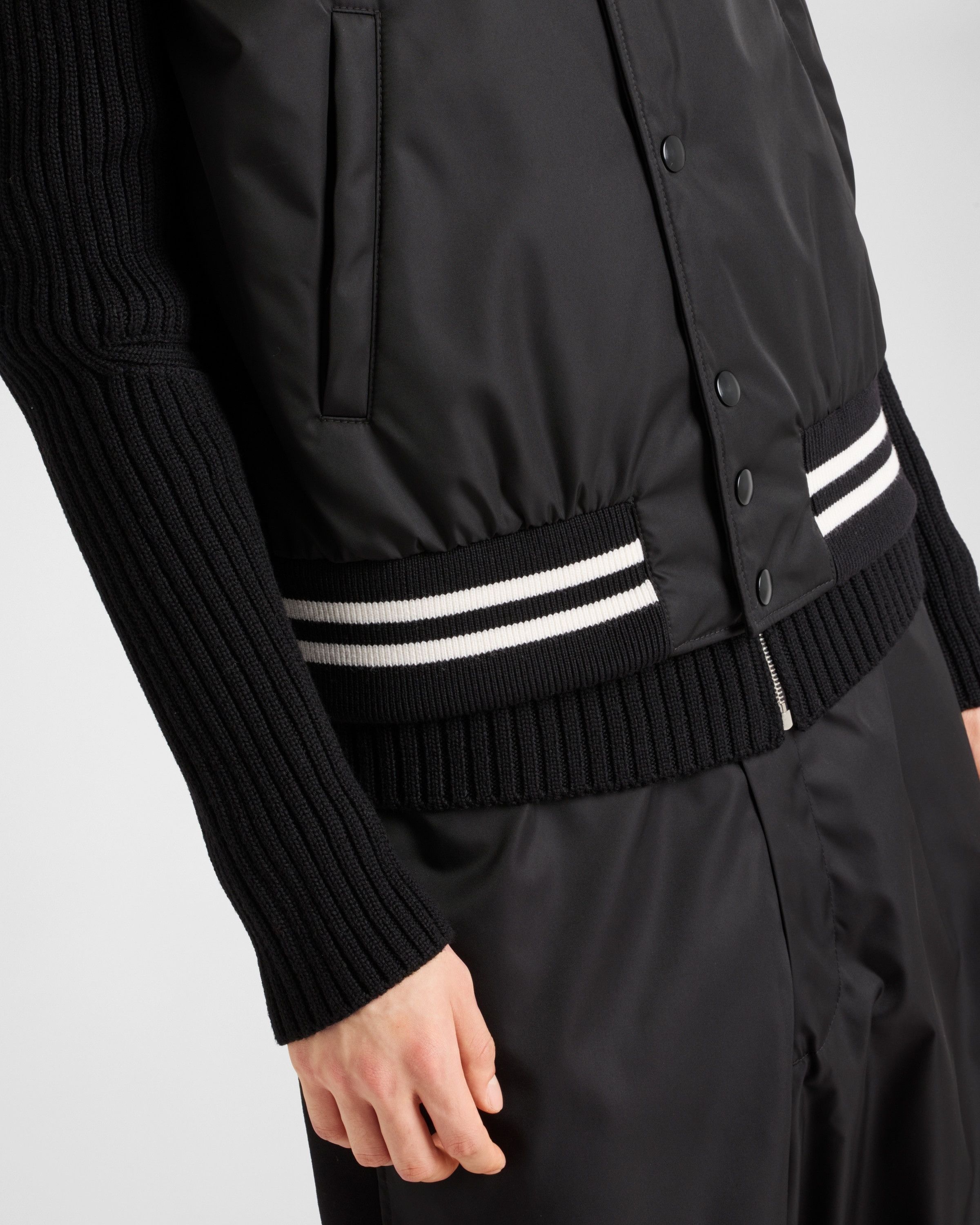 Prada o1la1rc1a0925 Re-Nylon Vest in Black Size US S / EU 44-46 / 1 - 3 Thumbnail