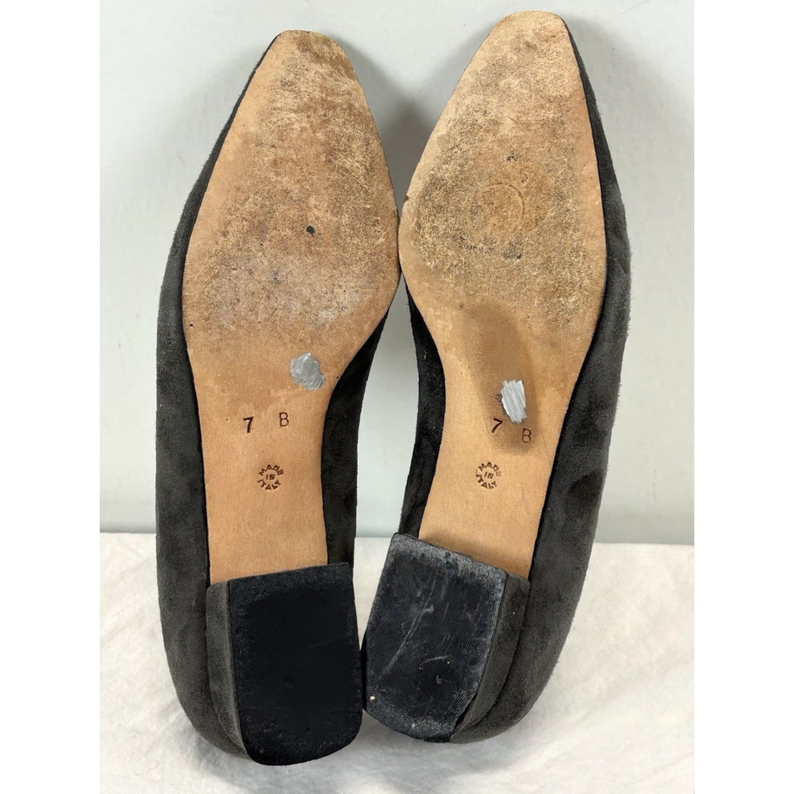 St. John VINTAGE St. John Suede Pumps Women’s 7 Gray Logo Made In Italy Heel Slip On Money - 2 photos damage Size US 7 / IT 37 - 5 Thumbnail
