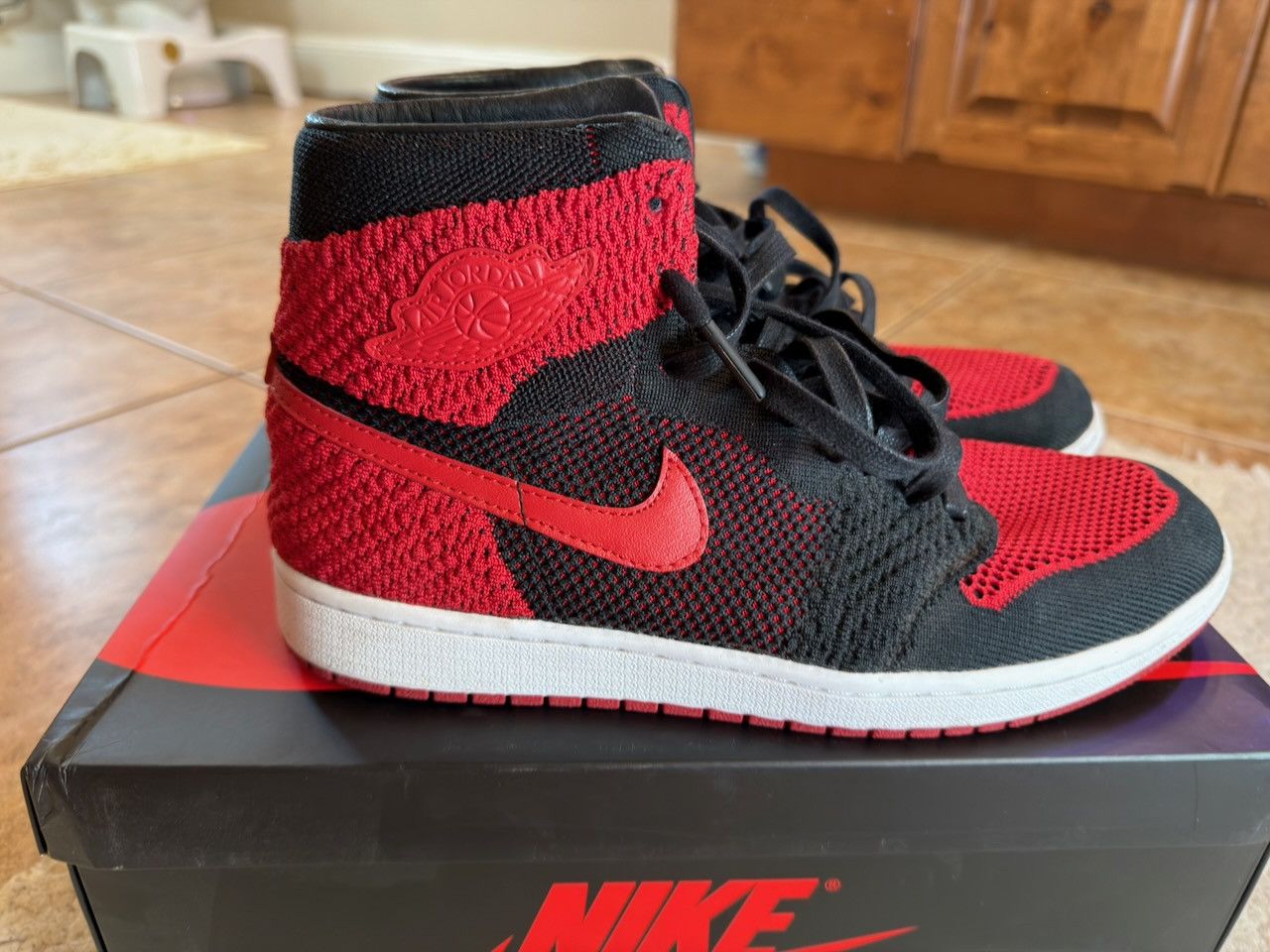 Jordan Brand Jordan 1 Retro High Flyknit Bred 919704-001 Size US 10.5 / EU 43-44 - 5 Thumbnail