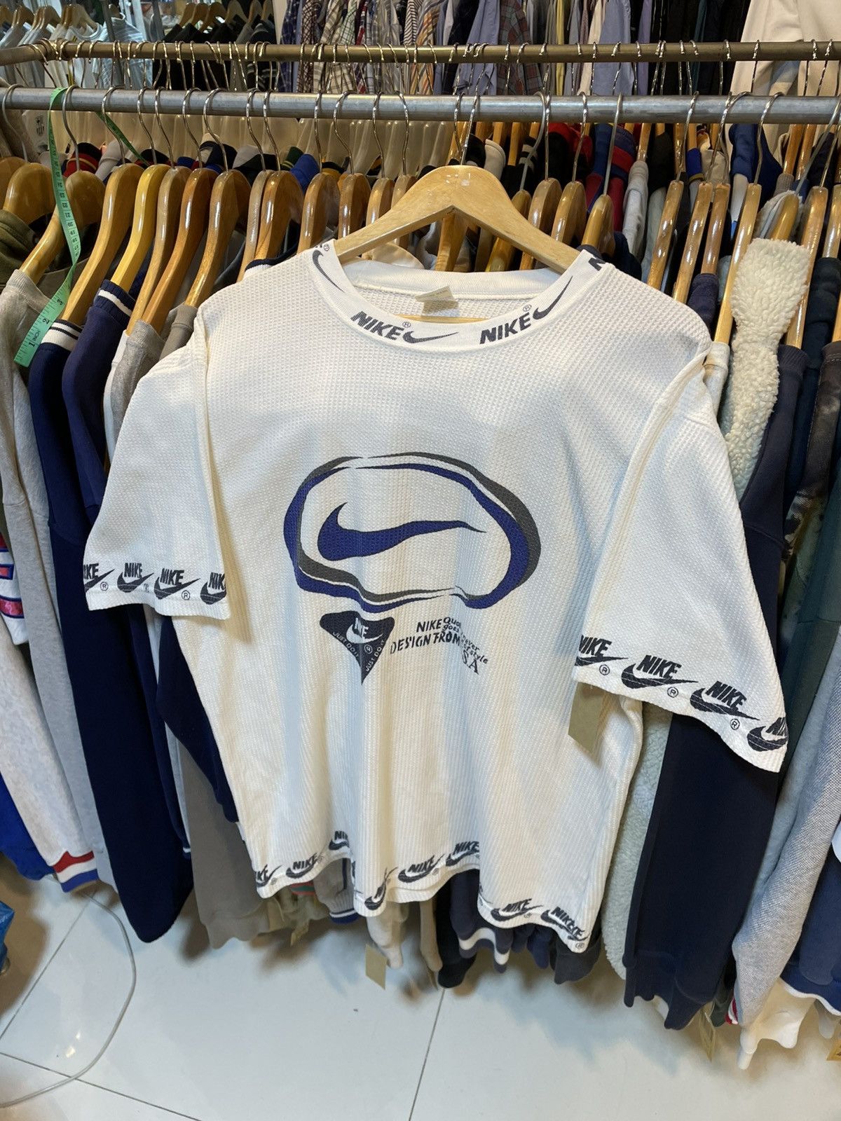 Nike Rare Vintage Nike Spell Out 90s Tee Size US XL / EU 56 / 4 - 1 Thumbnail