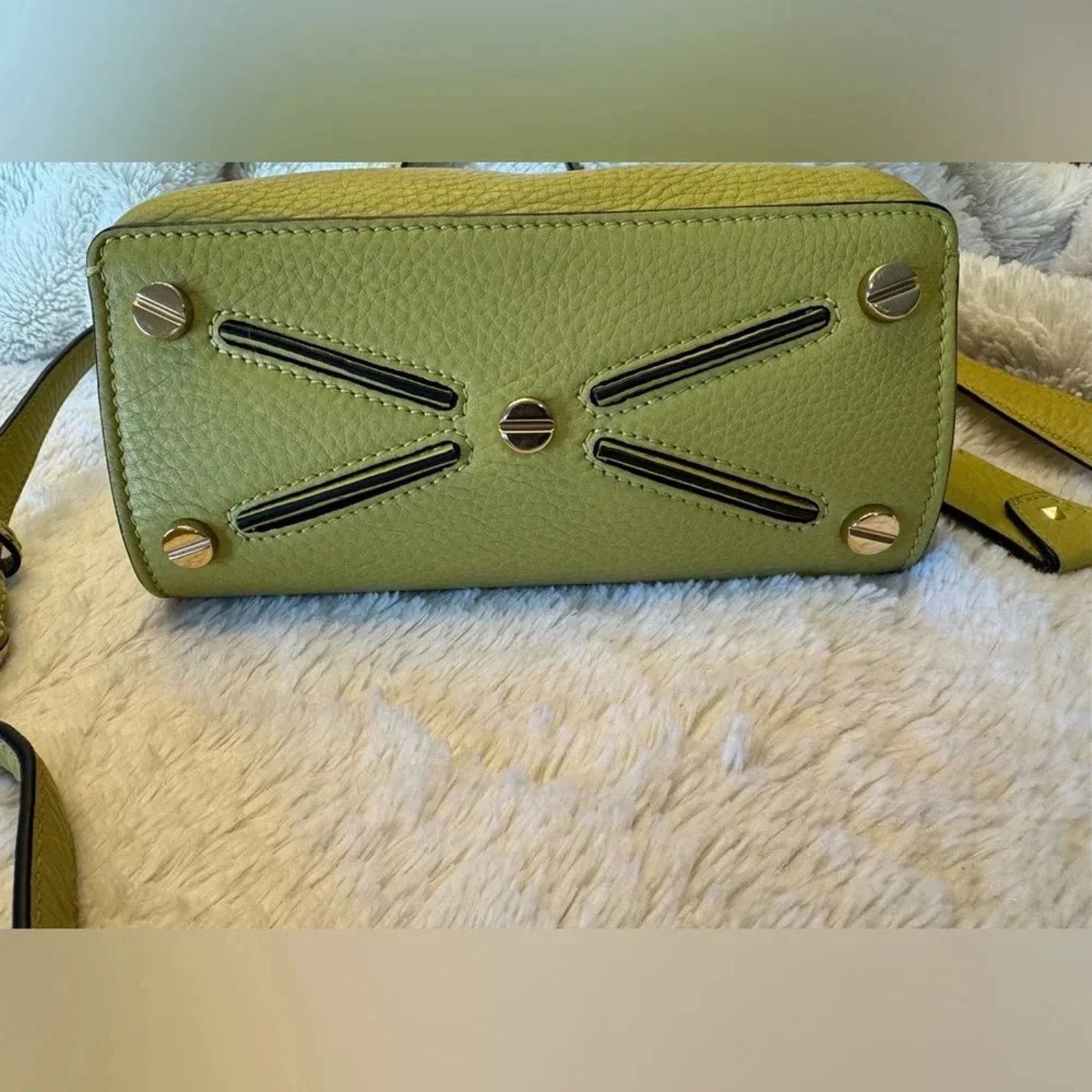 Valentino EUC Valentino Garavani Pebbled Leather 2-way bag in Green Size ONE SIZE - 8 Thumbnail