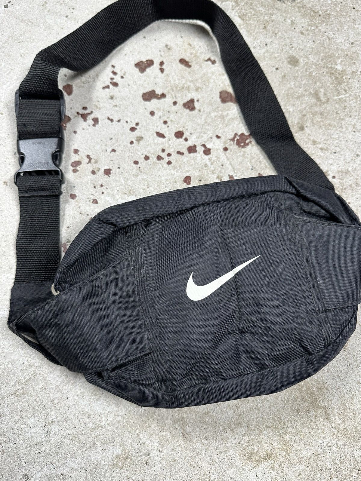 Nike Vintage Y2K Nike Black Waist Bag Pack Swoosh Rare Size ONE SIZE - 4 Thumbnail