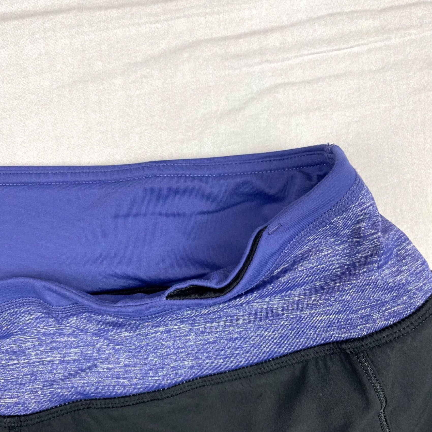 Lululemon Lululemon Shorts Women 4 Brief Lined Zip Pocket Gym Performance Outdoor Black Size 27" / US 4 / IT 40 - 4 Thumbnail