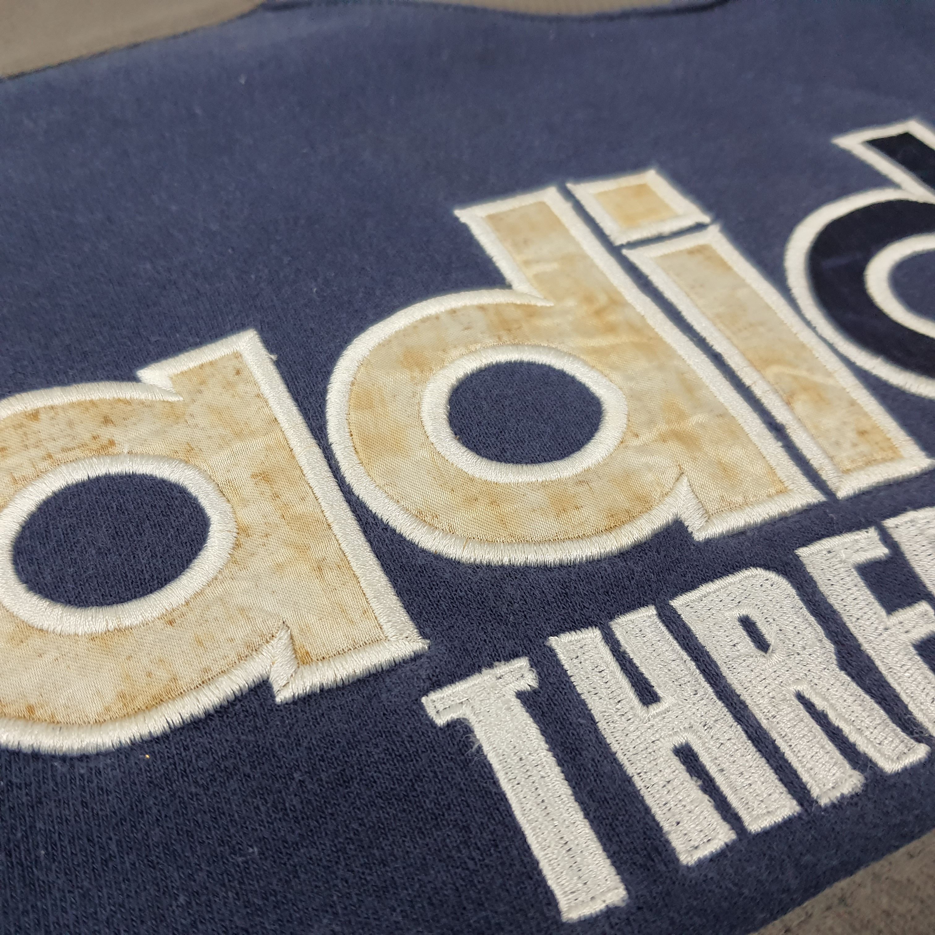 Adidas Vintage Adidas Three Stripes Retro Logo Sweatshirt C256N20 Size US M / EU 48-50 / 2 - 2 Thumbnail