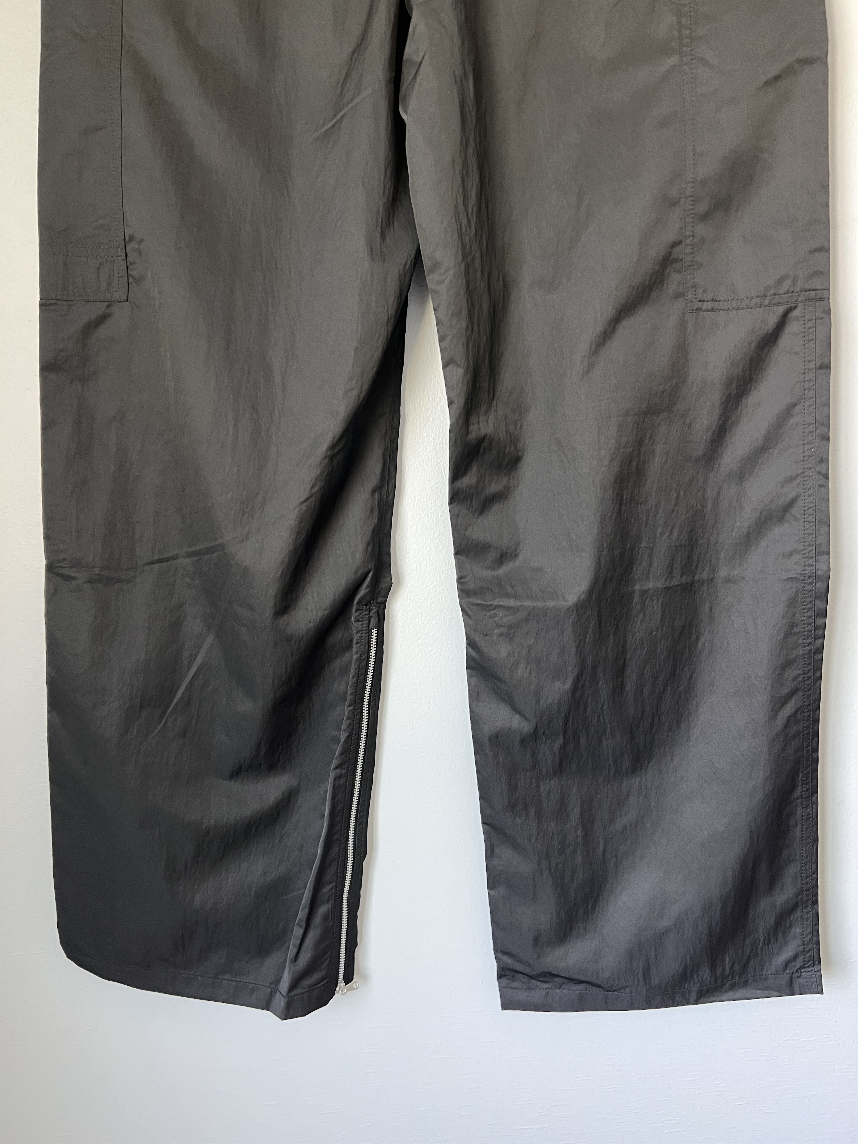 Our Legacy Our Legacy High Gloss Sateen Tactical Cargo Pants in Black Size US 32 / EU 48 - 6 Thumbnail
