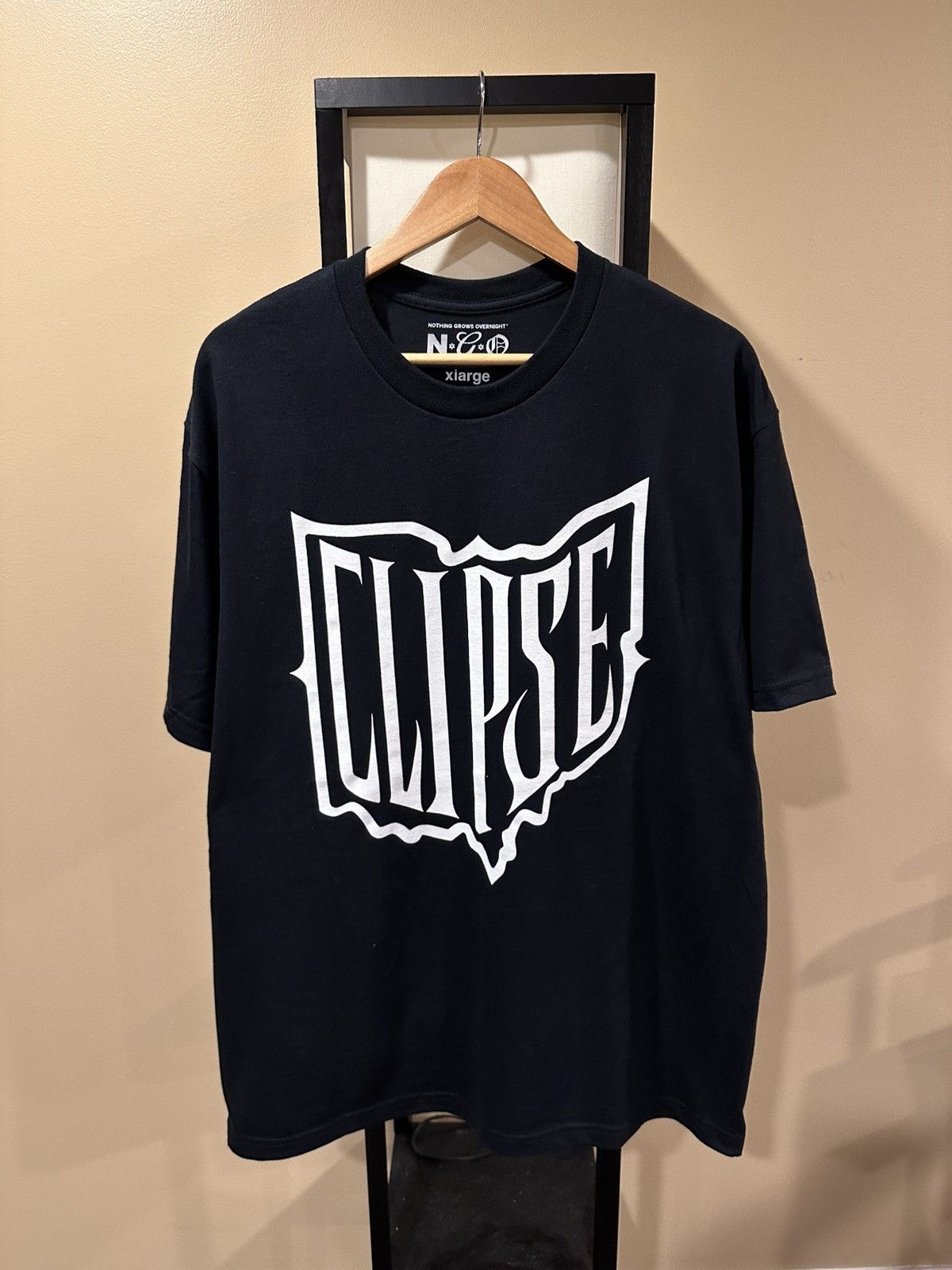 Rap Tees Clipse x NGO x Xhibition Ohio Shield Logo Black T-Shirt Size US XL / EU 56 / 4 - 11 Thumbnail