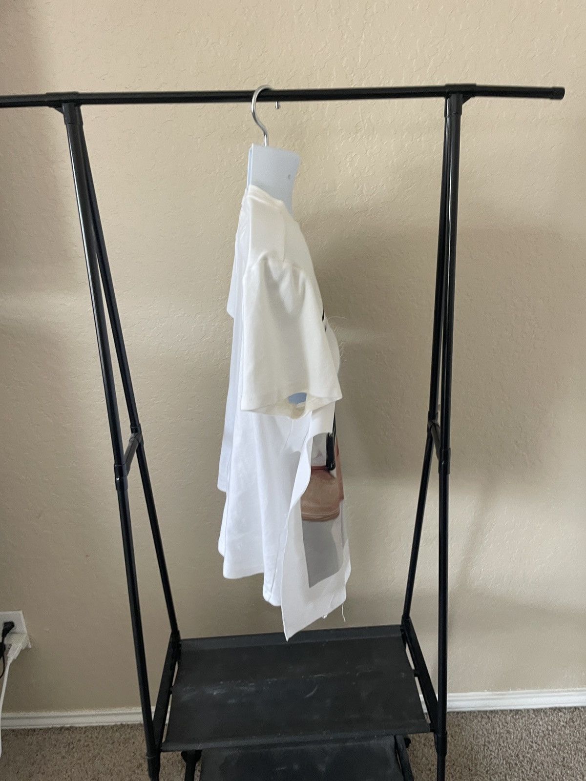 Alex Mullins Hand w/ goldfish Cropped tee Size US M / EU 48-50 / 2 - 4 Thumbnail