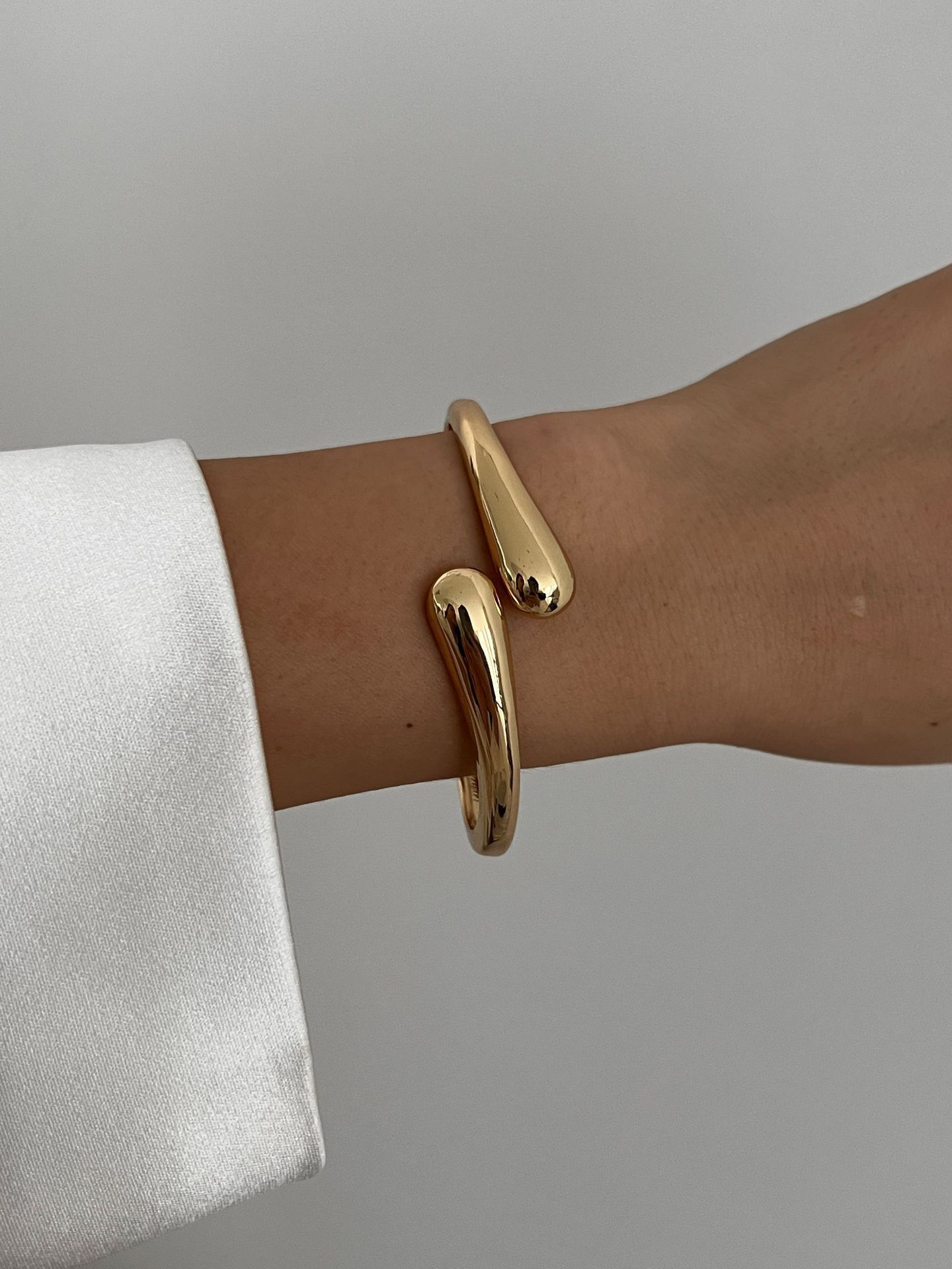 Jewelry Metal Cuff Geometric Spring Bracelet Size ONE SIZE - 1 Thumbnail