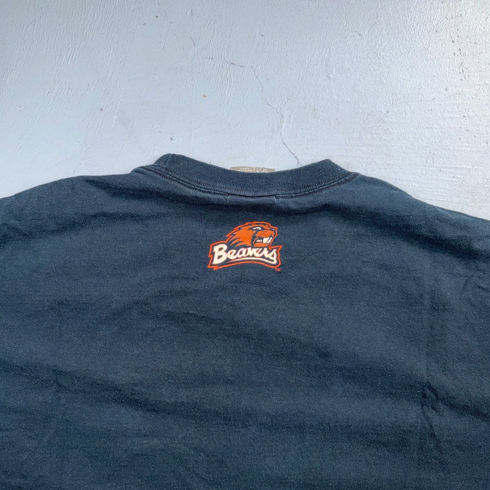 Nike VINTAGE Nike Beavers T Shirt Black 2XL Center Swoosh Double-Sided Oregon College Nike Shirt Men 70s 80s Graphic Tee Size US XXL / EU 58 / 5 - 6 Thumbnail