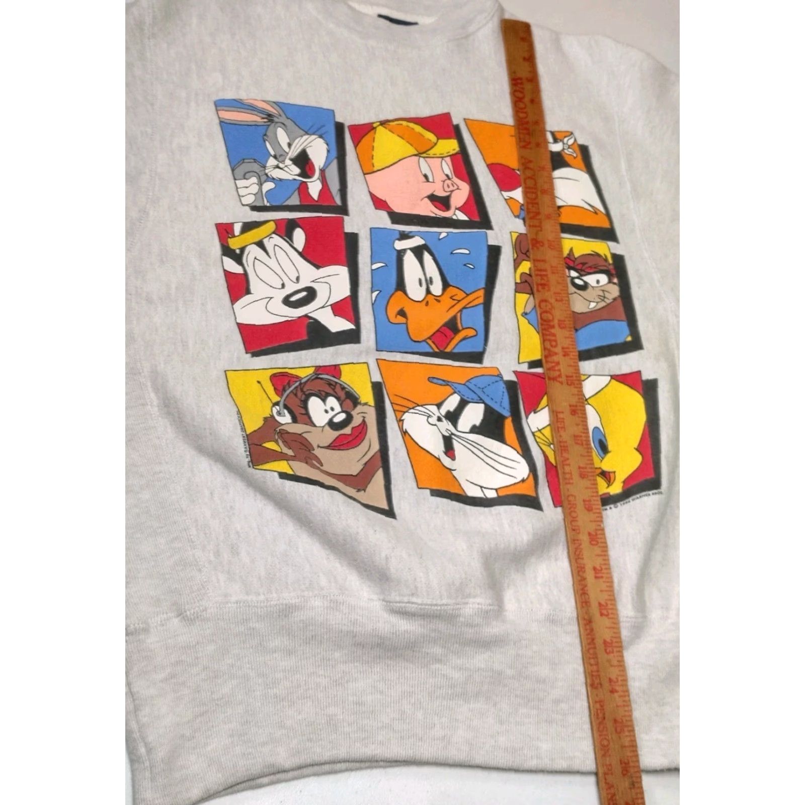 Vintage VINTAGE Garment Graphics 90s Bugs Bunny Sweatshirt Adult Medium Gray Graphic Print Crew Neck Mens Size US M / EU 48-50 / 2 - 3 Thumbnail