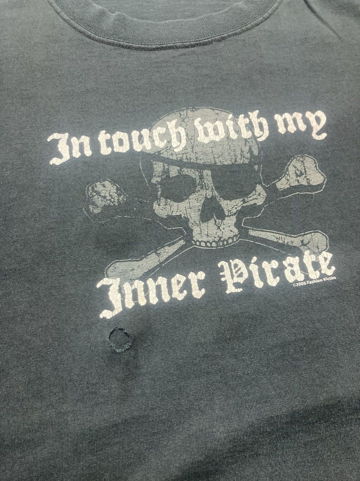 Vintage y2k t shirt fashion victim pirate skull faded distressed XL Size US XL / EU 56 / 4 - 4 Thumbnail
