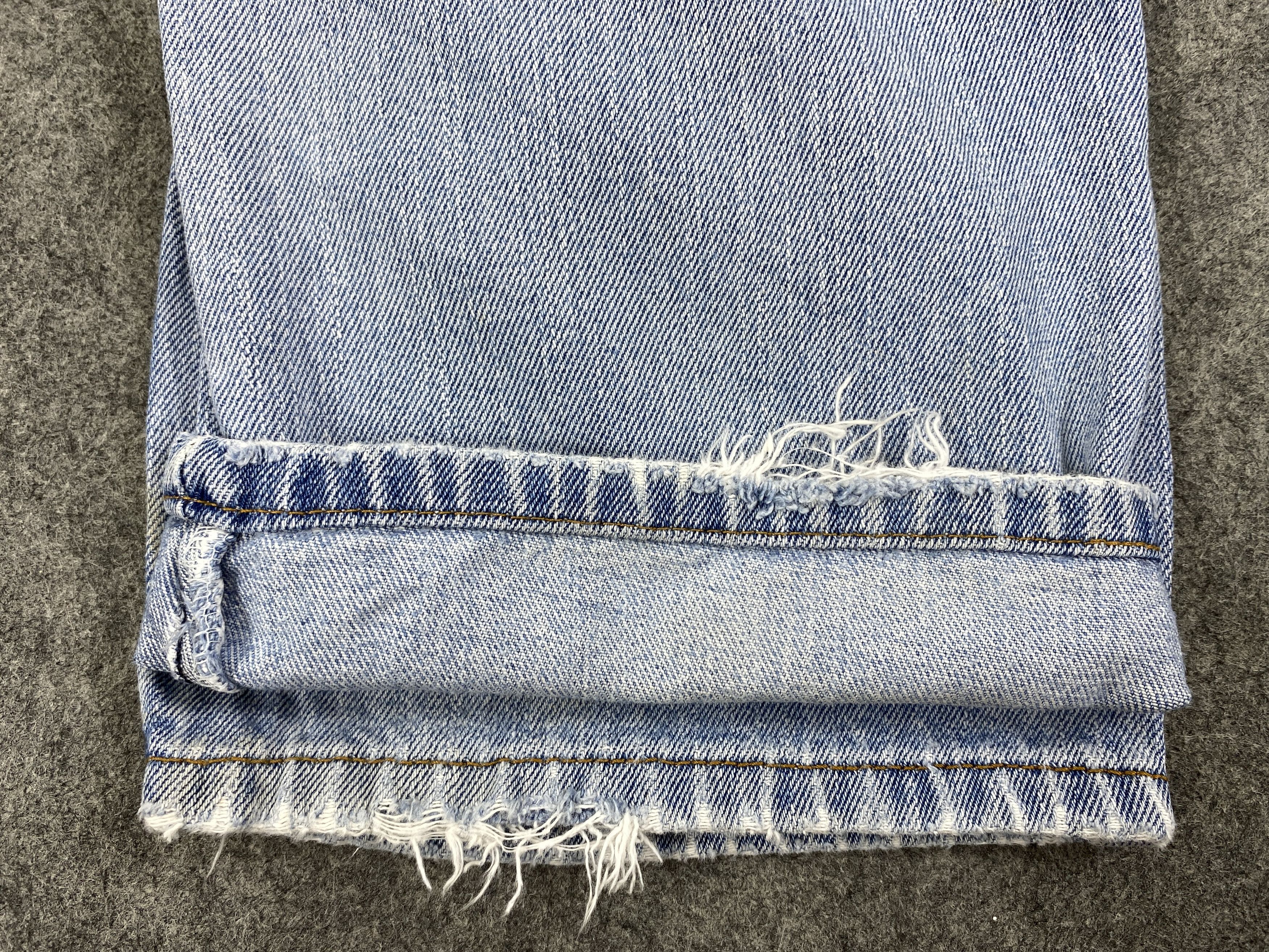 Levi's Mid Blue Vintage Levi's 505 Jeans 35x31 Denim -JN1790 Size US 35 - 12 Thumbnail