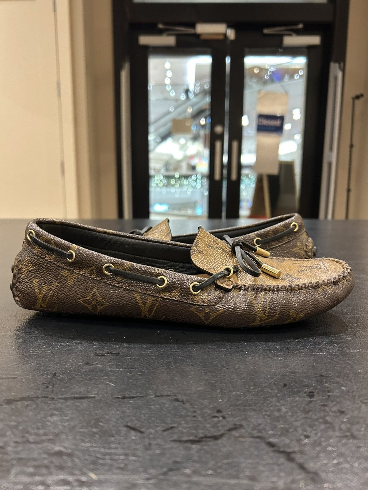Louis Vuitton Louis Vuitton Monogram Loafers Size US 7 / EU 40 - 2 Thumbnail