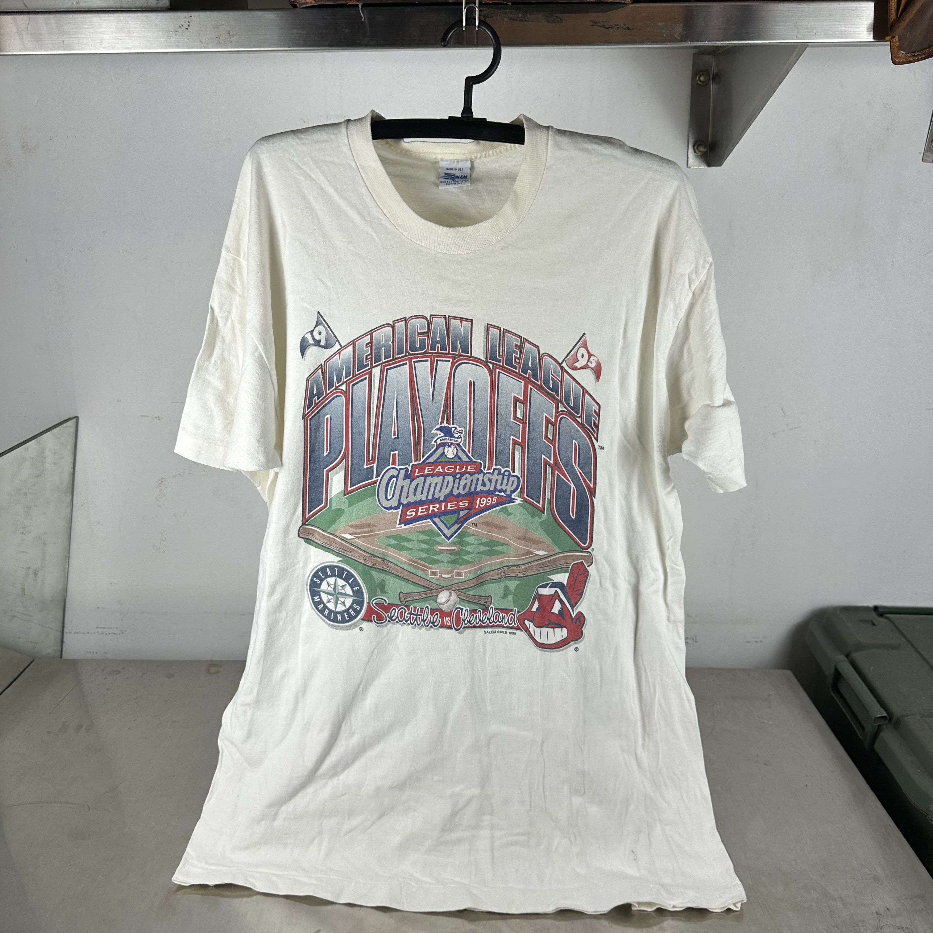 Vintage 1995 MLB Playoffs Seattle Mariners VS Cleveland Indians Tee Size US XL / EU 56 / 4 - 1 Thumbnail