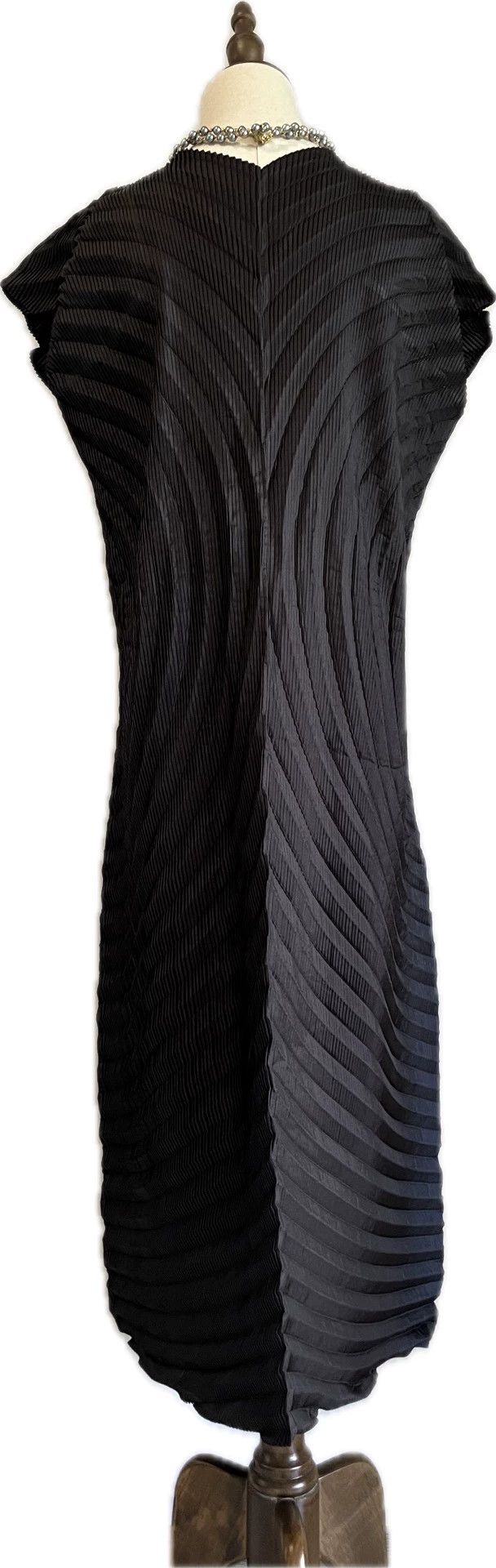 Issey Miyake Issey Miyake size:2 Black main line water ripple annual ri Size S / US 4 / IT 40 - 5 Thumbnail