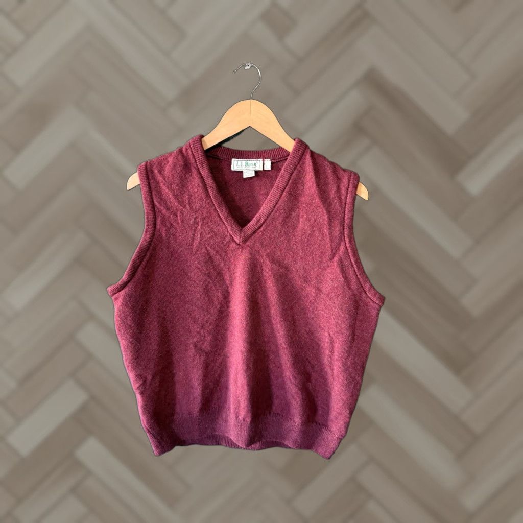 VINTAGE L.L. Bean Vest Sweater Womens Red Sleeveless V-Neck Size M/ Large?