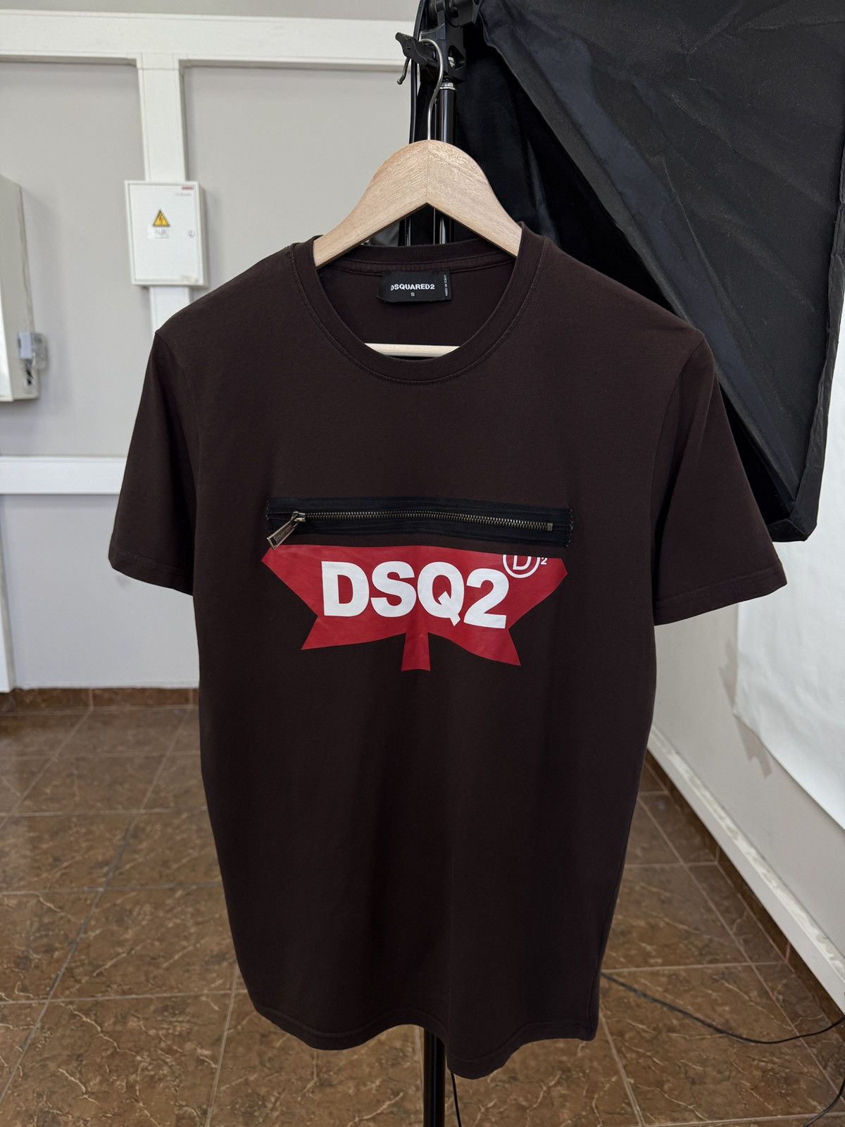 Dsquared2 🇮🇹 Y2K Dsquared2 DSQ2 Print Zip Chest T-Shirt Made in Italy Size US S / EU 44-46 / 1 - 1 Thumbnail