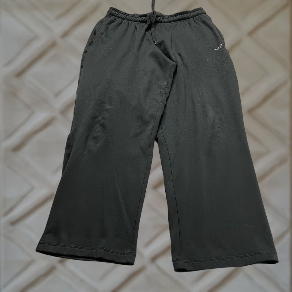 Vintage BCG Sweatpants Mens XL Black Elastic Waist Knit 100% Polyester Regular Inseam 29in Straight Leg Activewear Casual Elastic Waist Size US 36 / EU 52 - 1 Thumbnail