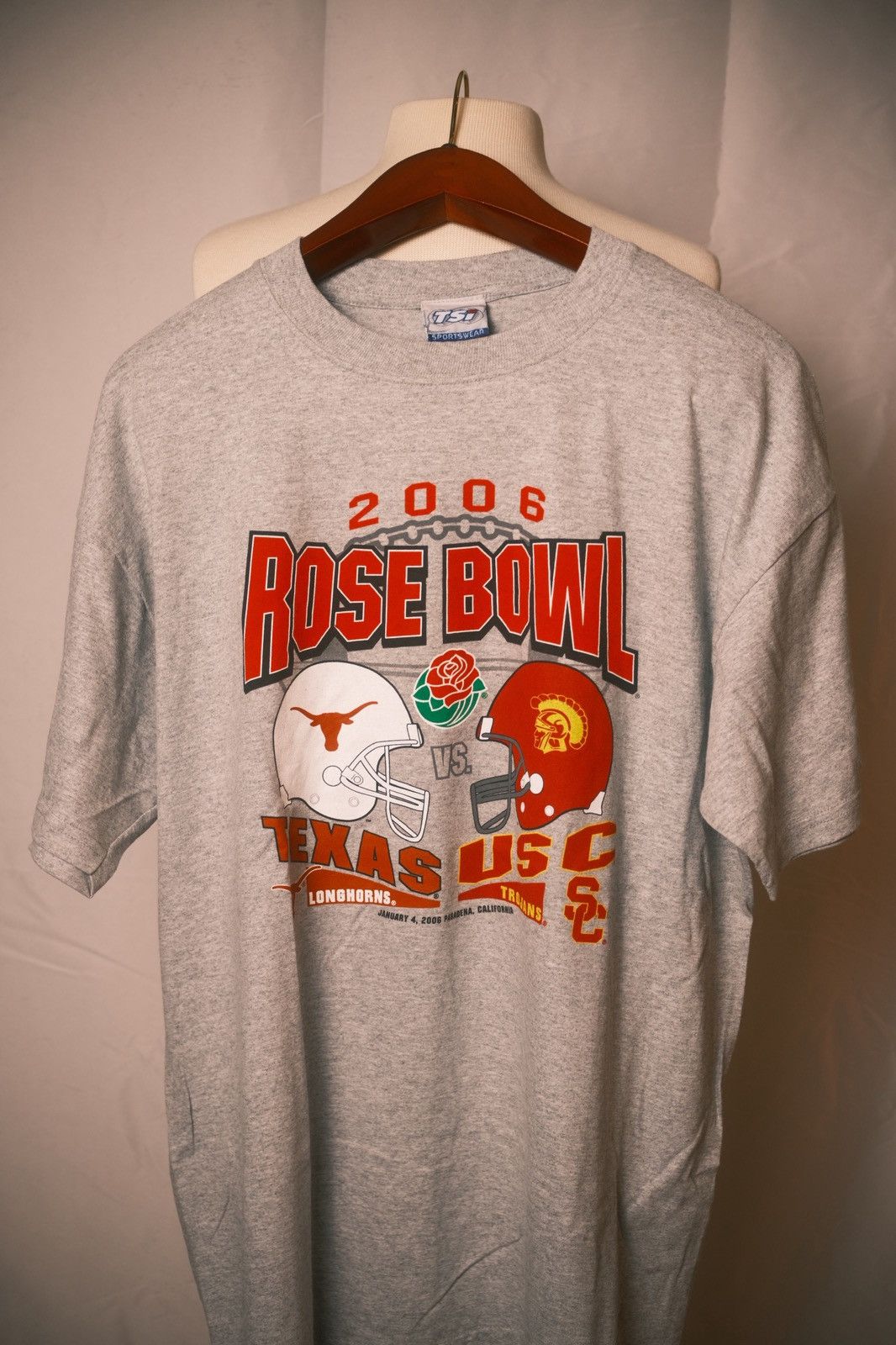 Other 2006 Rose Bowl Texas v USC NEW WITH TAGS Size US L / EU 52-54 / 3 - 2 Thumbnail