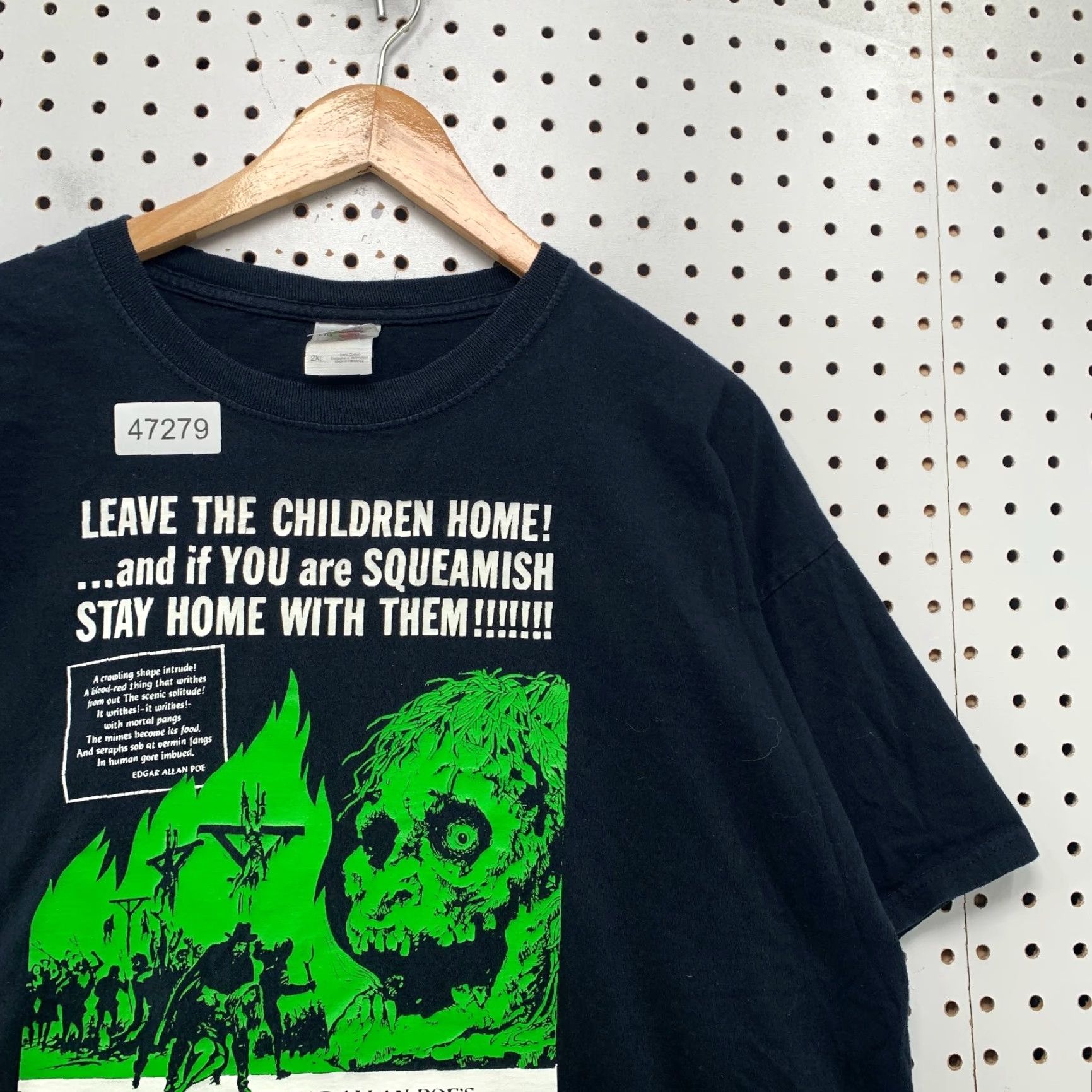 Fruit Of The Loom Edgar Allan Poes The Conqueror Worm Shirt Mens 2XL Black Horror Movie Art Shirt Size US XXL / EU 58 / 5 - 6 Thumbnail