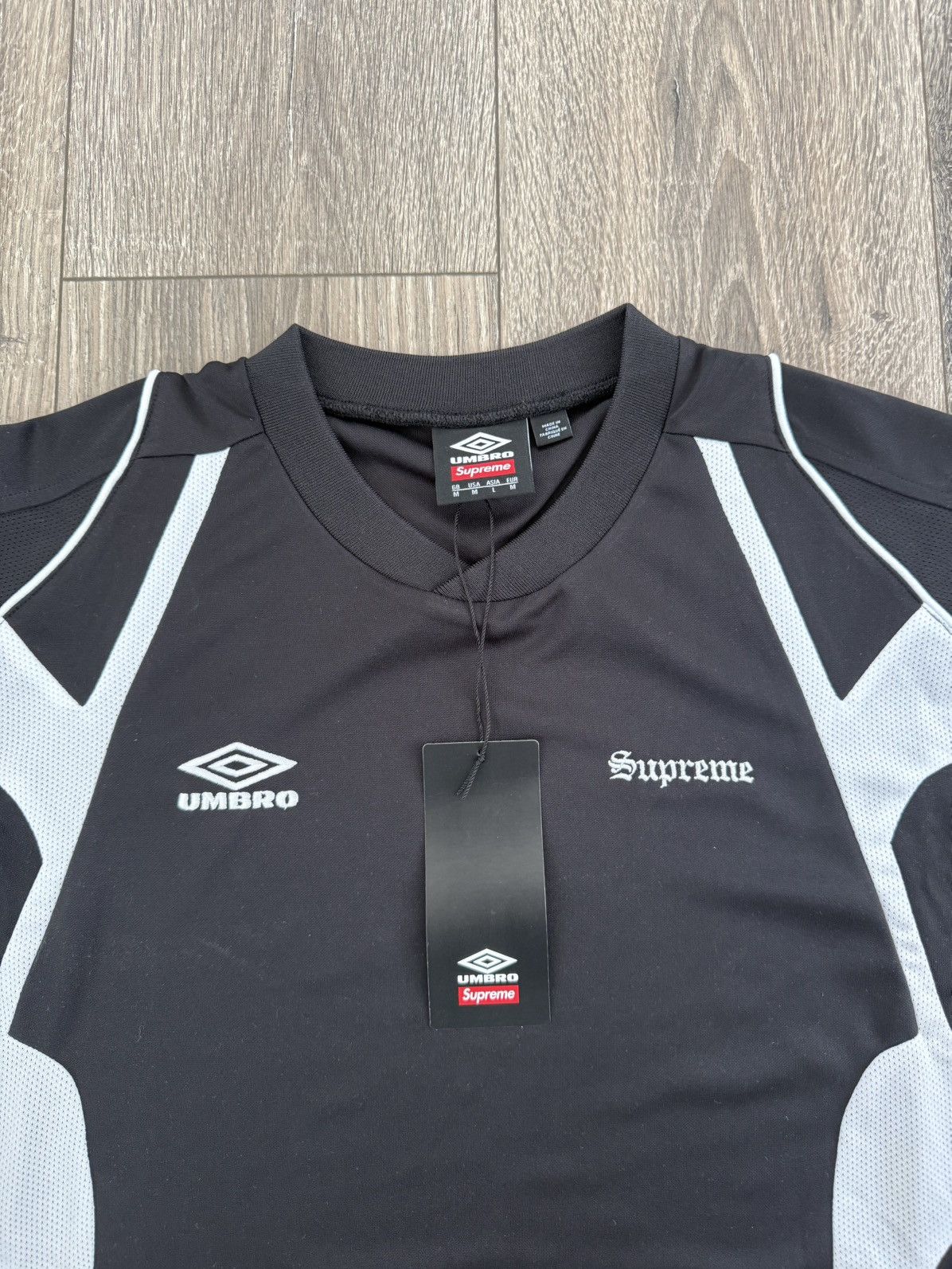 Supreme × Umbro Supreme x Umbro Black Old English Soccer Jersey Size US M / EU 48-50 / 2 - 4 Thumbnail