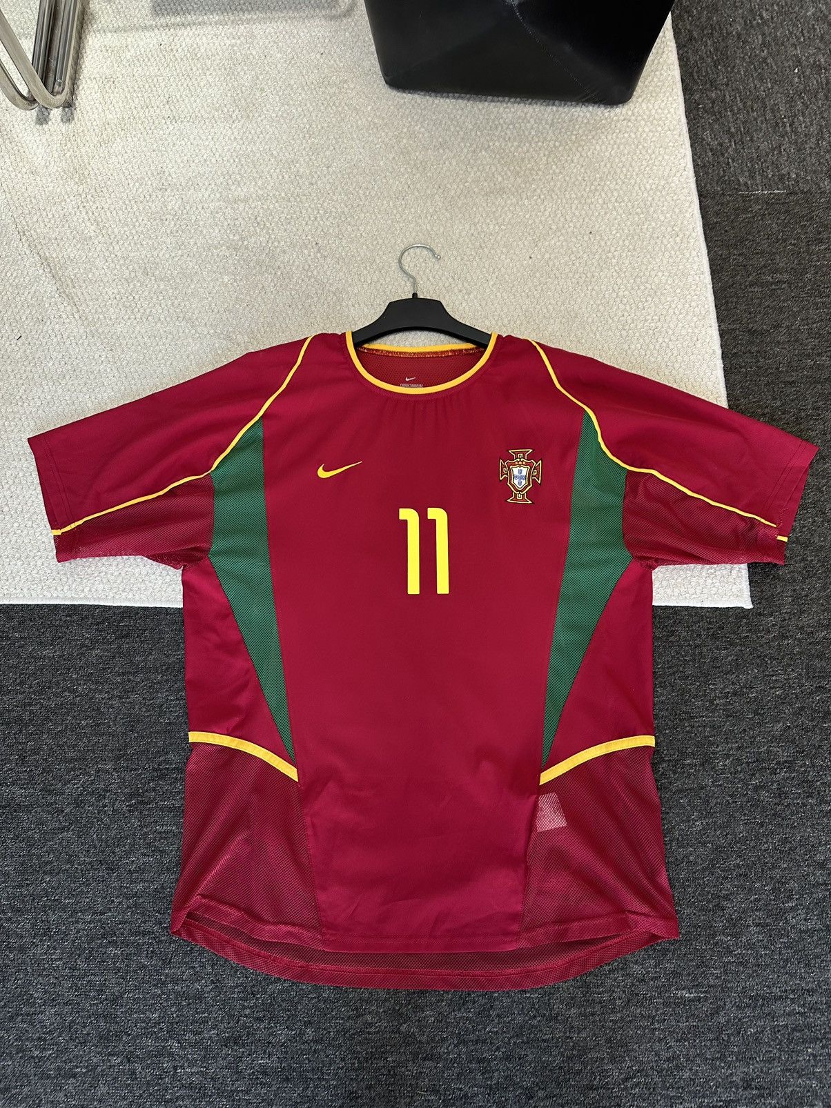 Nike Portugal 2003 Home Player Issue Ronaldo Debut Size US M / EU 48-50 / 2 - 1 Thumbnail