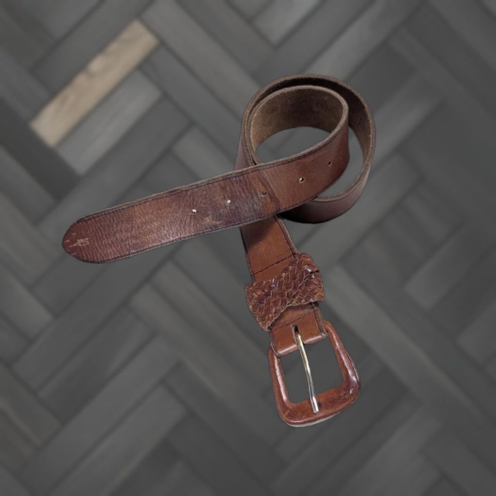 Vintage VINTAGE The Ritz belt Women S 26 Brown Full Grain cowhide leather 1-1/2" wide 1990s Featuring 33" belt length Size ONE SIZE - 1 Thumbnail