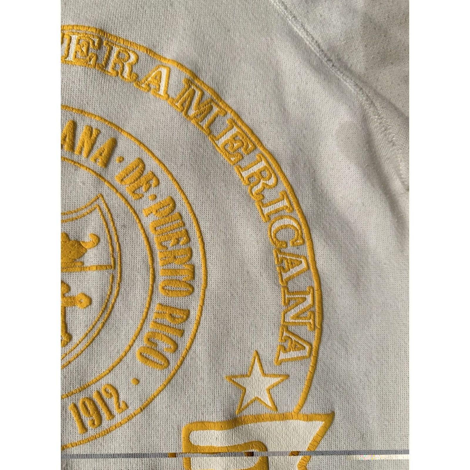 Vintage VINTAGE University Of Puerto Rico Solid Crew Neck Sweater Sz Medium Men Crew Neck Size M White 80s 70s Gym & Training Sweater Size US M / EU 48-50 / 2 - 5 Thumbnail