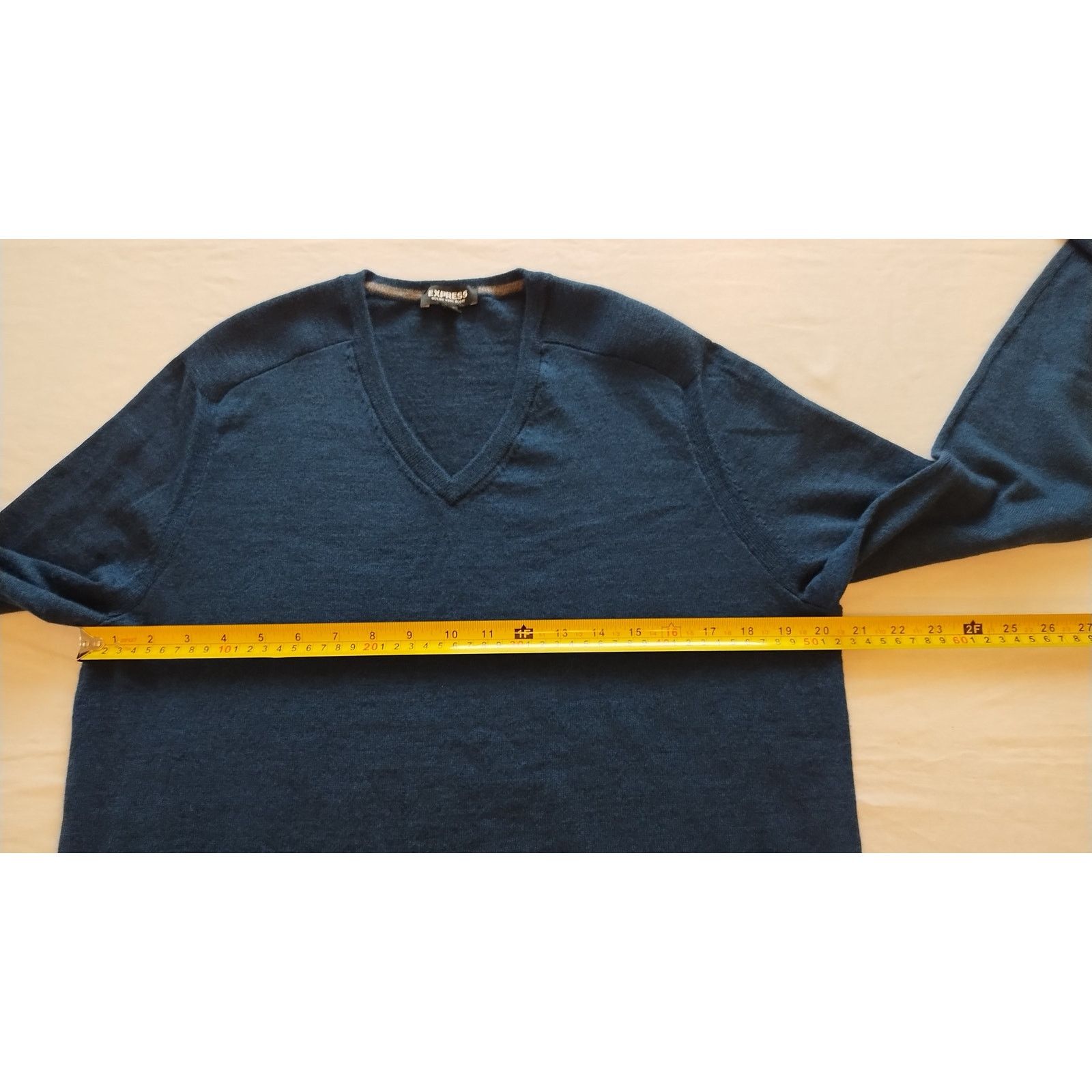 Express Express Solid Merino Wool V-neck Men sweater Casual Large Size US L / EU 52-54 / 3 - 9 Thumbnail