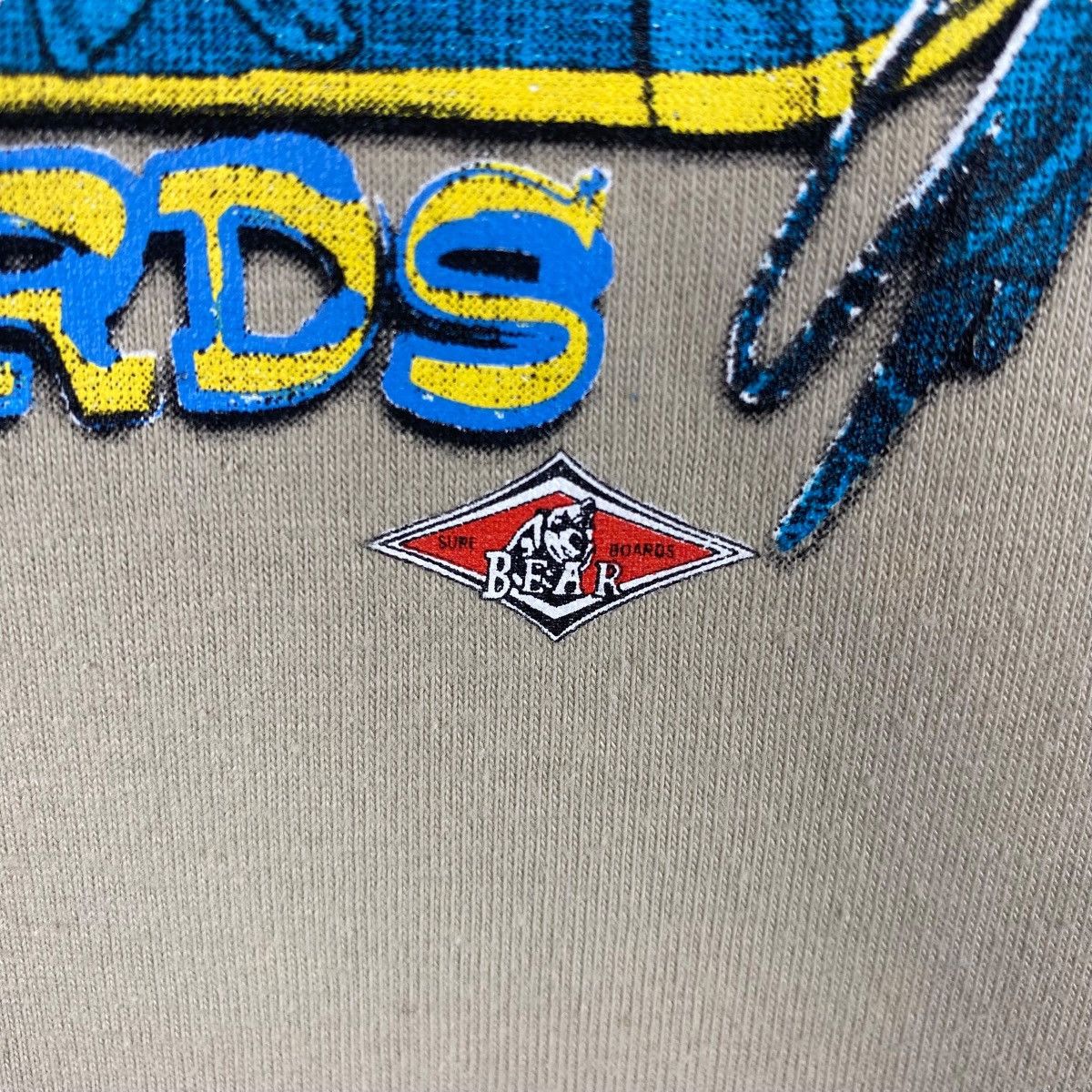 Vintage Vintage 00's BEAR SURFBOARDS Logo Graphic Surf Tee Shirt Size US L / EU 52-54 / 3 - 3 Thumbnail