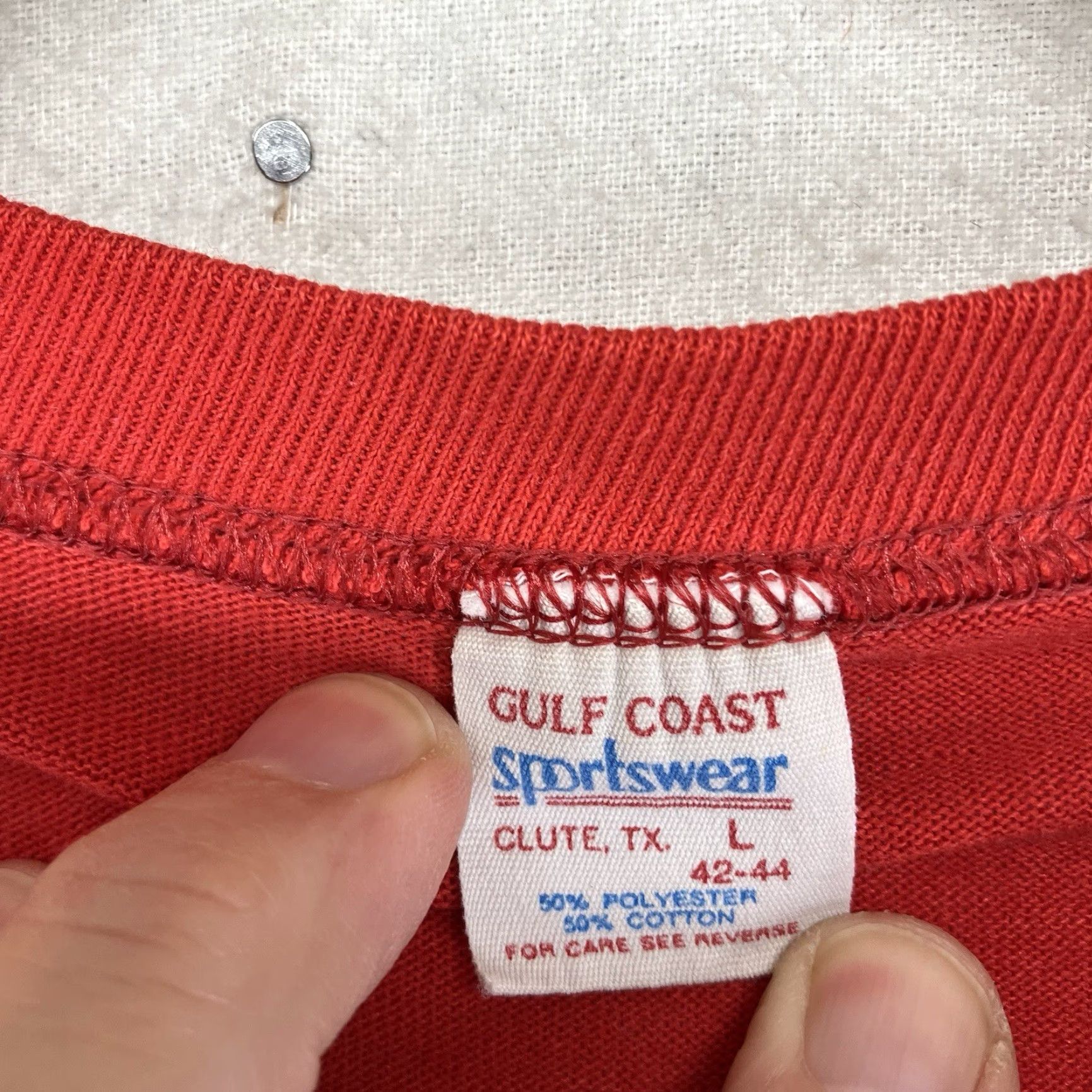 Vintage VINTAGE 80s Gulf Coast Sportswear T-Shirt Men Red Crew Neck Short Sleeve H-E-B Graphic Print Classic Slim Fit L Size US L / EU 52-54 / 3 - 5 Thumbnail