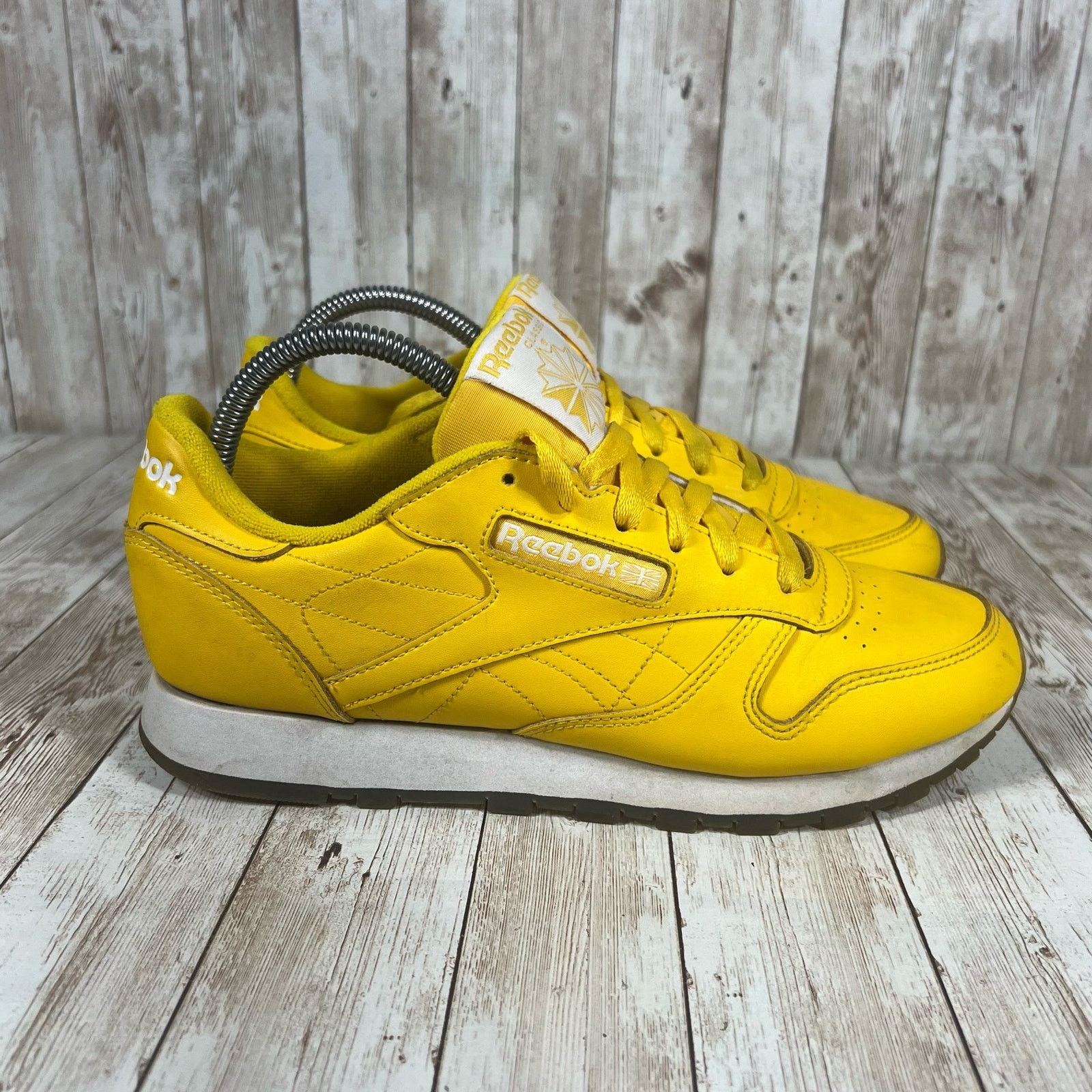 Reebok Reebok Classic yellow leather sneaker Womens 9 Size US 9 / IT 39 - 1 Thumbnail
