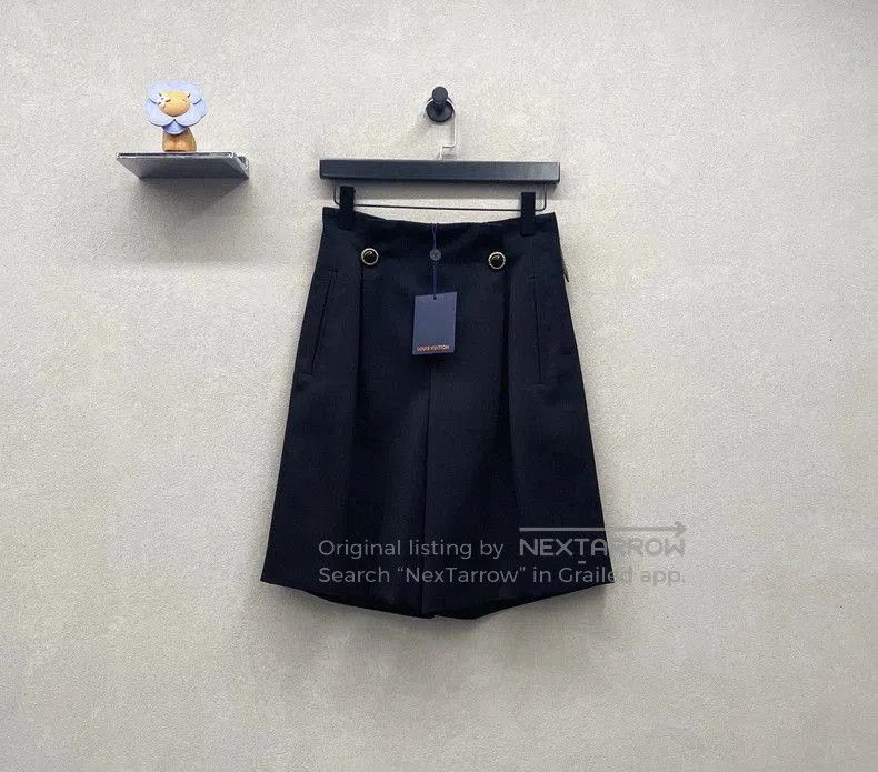 Louis Vuitton LV Solid Pleated Wool Shorts. Size US 34 / EU 50 - 2 Thumbnail