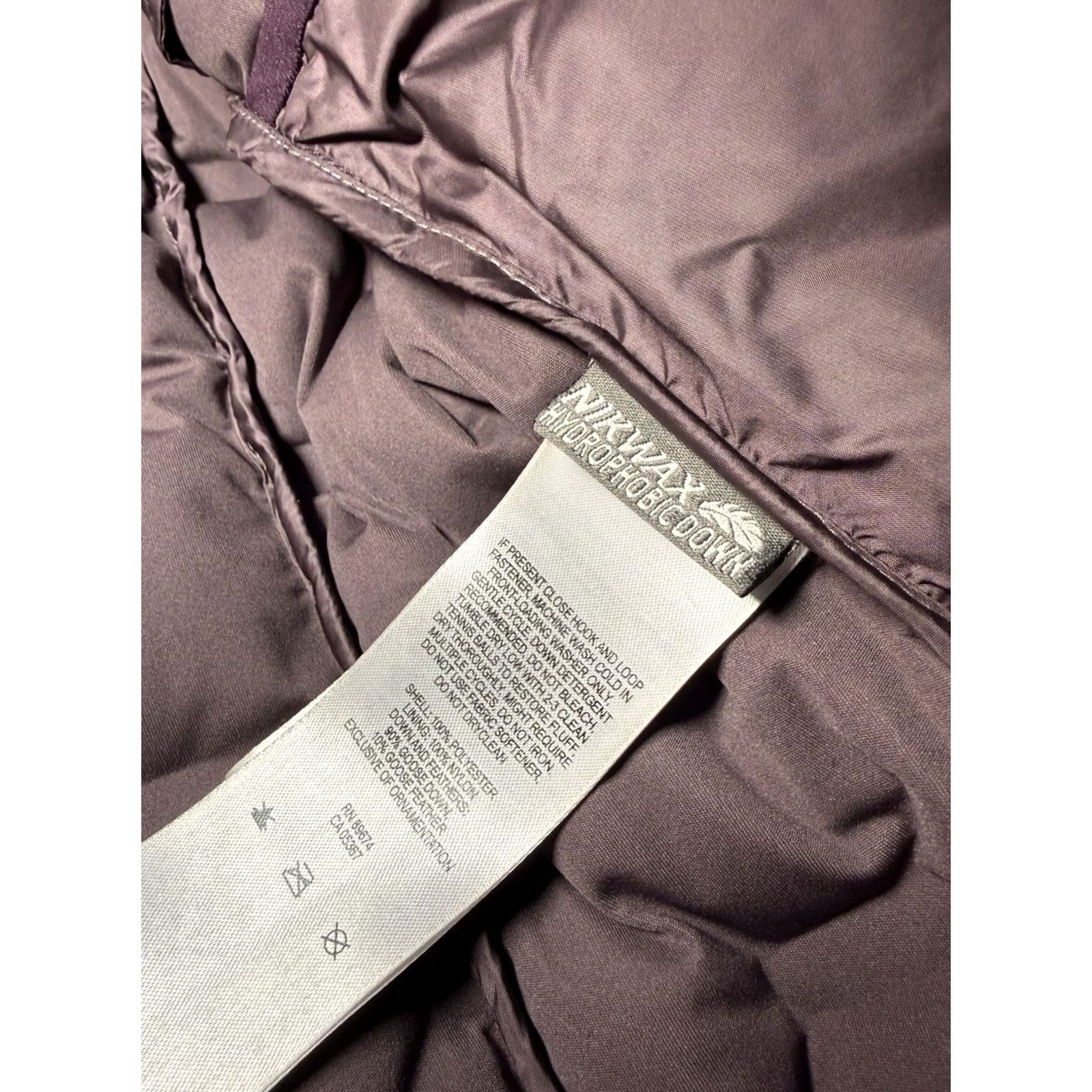 Mountain Hardwear VINTAGE Mountain Hardwear stretch down jacket Womens XS Deep Purple Plum Hooded Puffer Size XS / US 0-2 / IT 36-38 - 7 Thumbnail