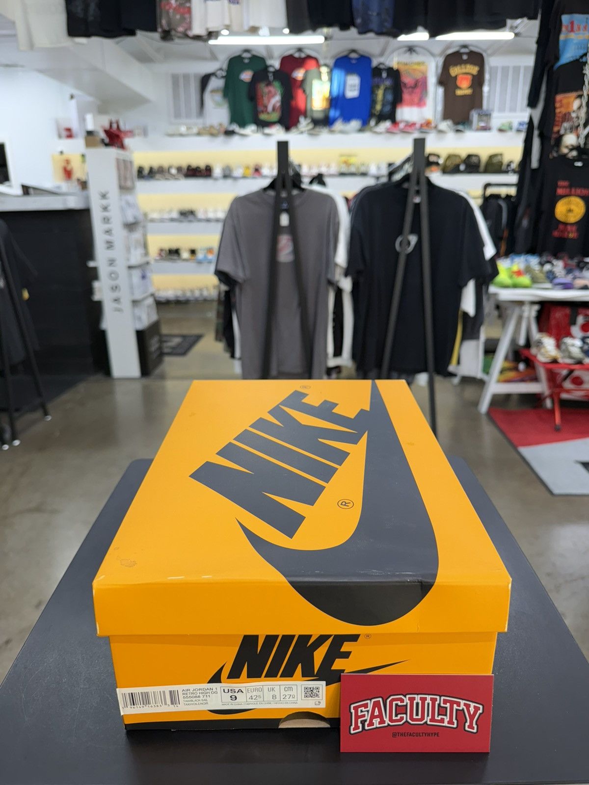 Jordan Brand Air Jordan 1 Taxi Size 9 (2022) Size US 9 / EU 42 - 13 Thumbnail