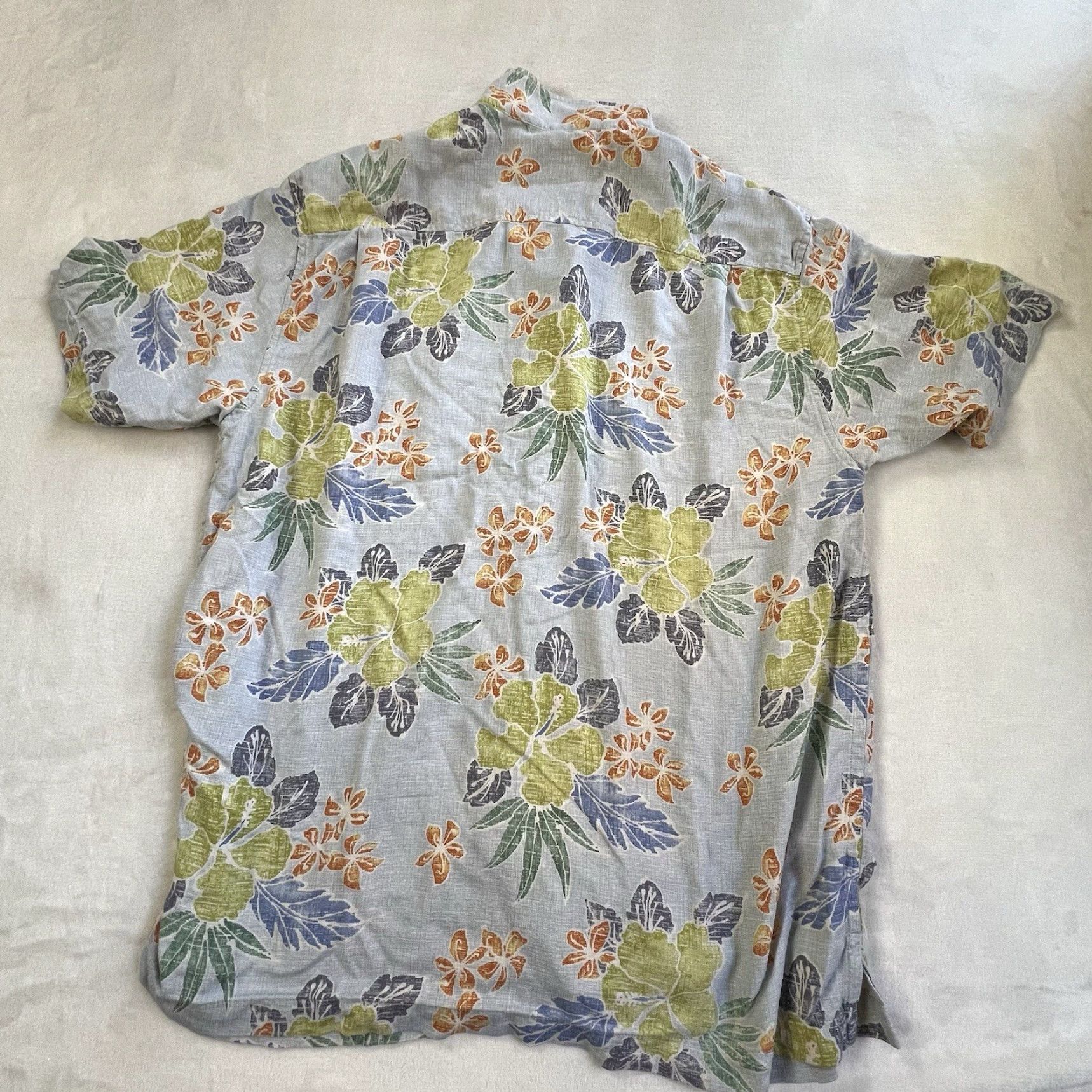 Tommy Bahama VINTAGE Tommy Bahama Hawaiian Shirt Large Blue Silk • Beach Tropical Floral • Button-Up Short Sleeve Mens Regular Size L Size US L / EU 52-54 / 3 - 6 Thumbnail