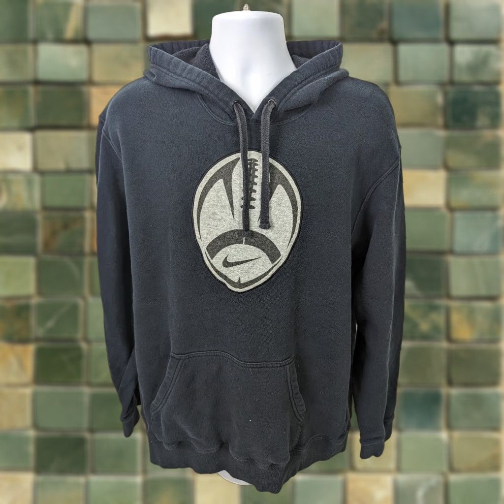 Nike Nike Men Sweatshirt XL Black Football Graphic Swoosh Hoodie Pullover Size US XL / EU 56 / 4 - 1 Thumbnail