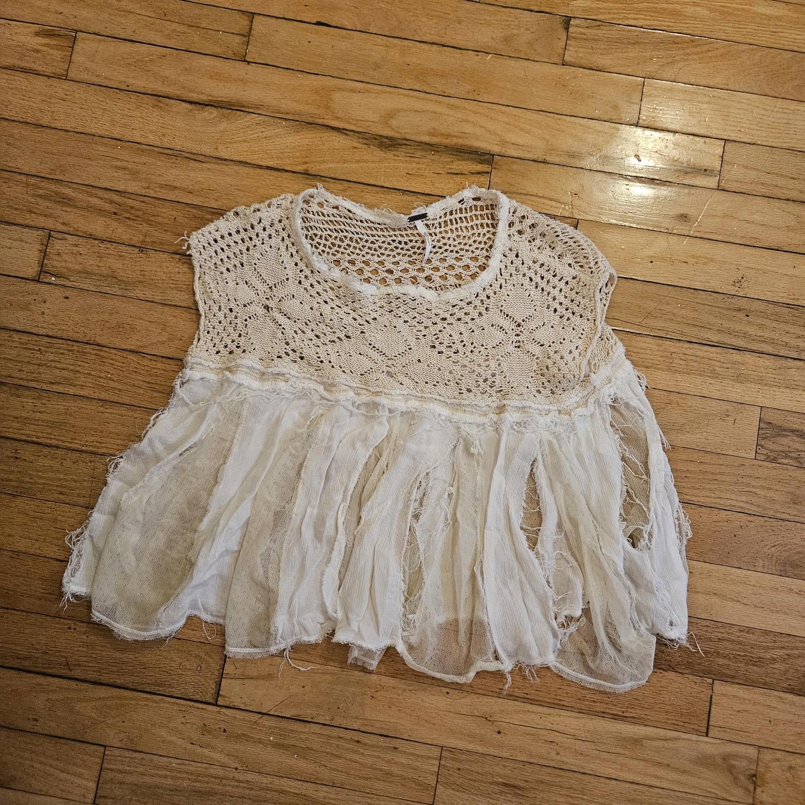 Free People Free People Bohemian Crochet Top with Fringe SZ XSM Size XS / US 0-2 / IT 36-38 - 1 Thumbnail