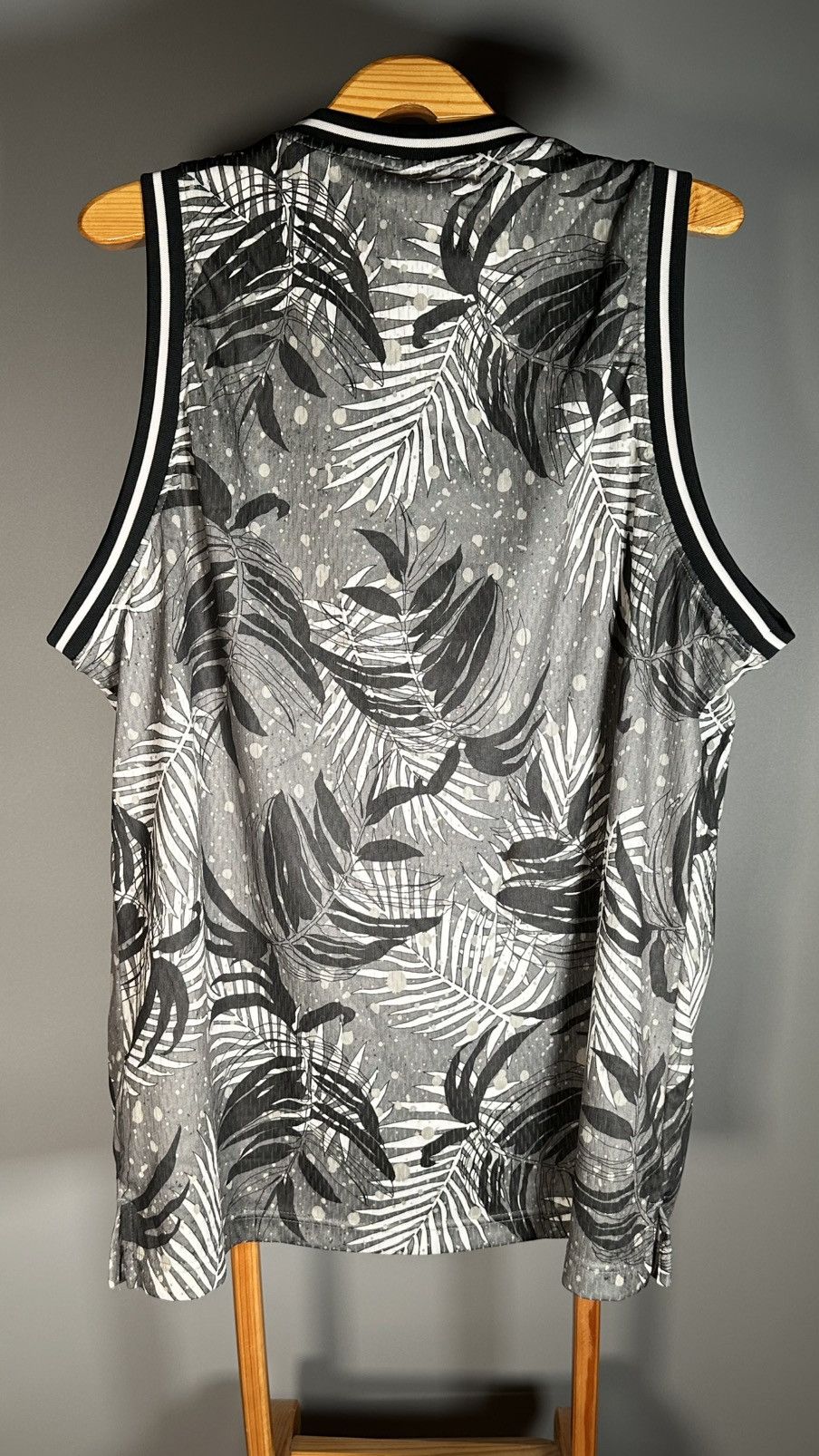 Nike NIKE Air Jordan Wings Floral Basketball Jersey🔥 Size US XXL / EU 58 / 5 - 9 Thumbnail