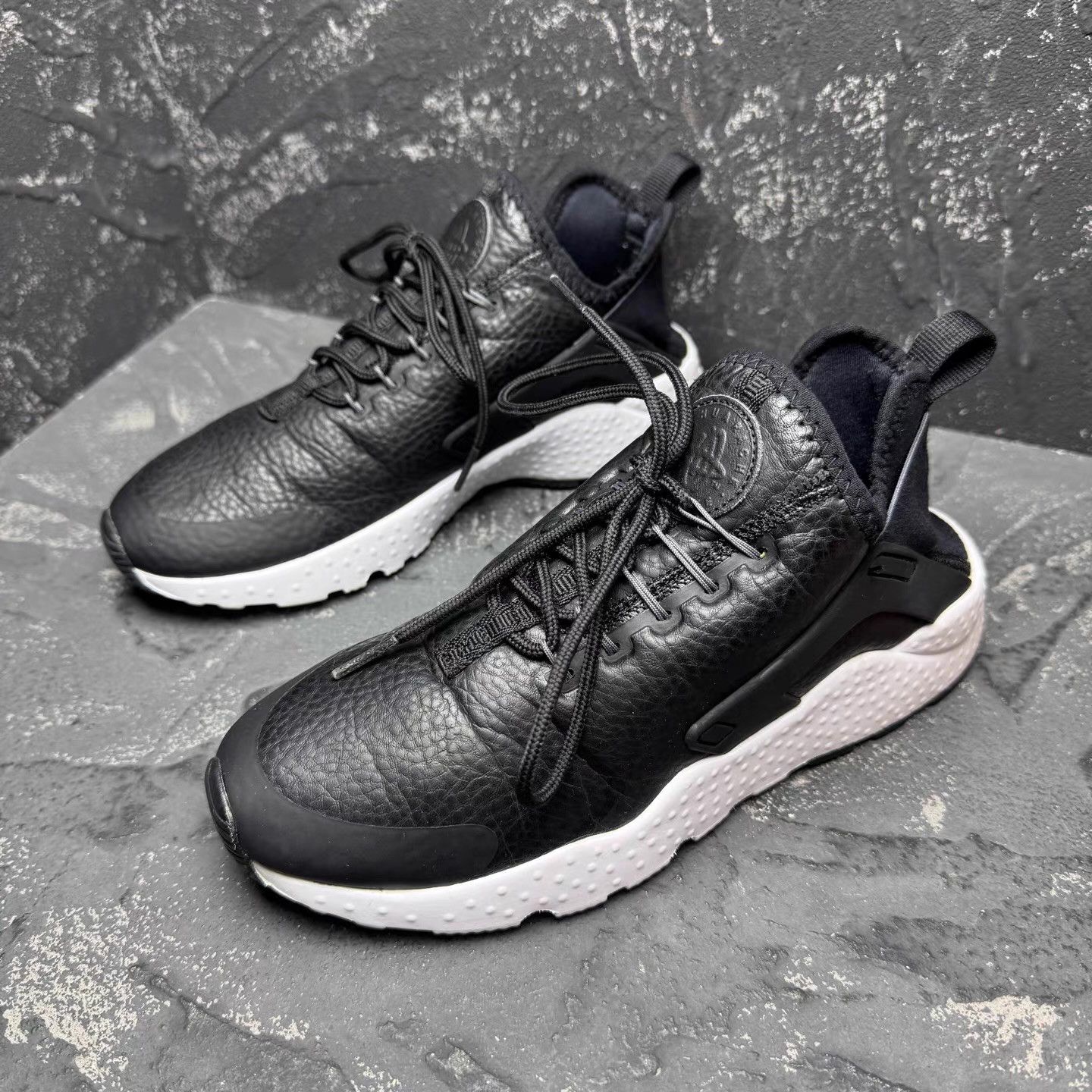 Nike Nike Air Huarache Black & White Oreo Q10 Size US 7.5 / IT 37.5 - 1 Thumbnail