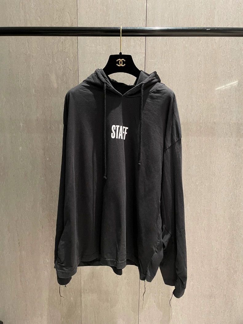 Vetements Vetements Black Classic 'Staff' Lettering Hoodie Size US S / EU 44-46 / 1 - 1 Thumbnail