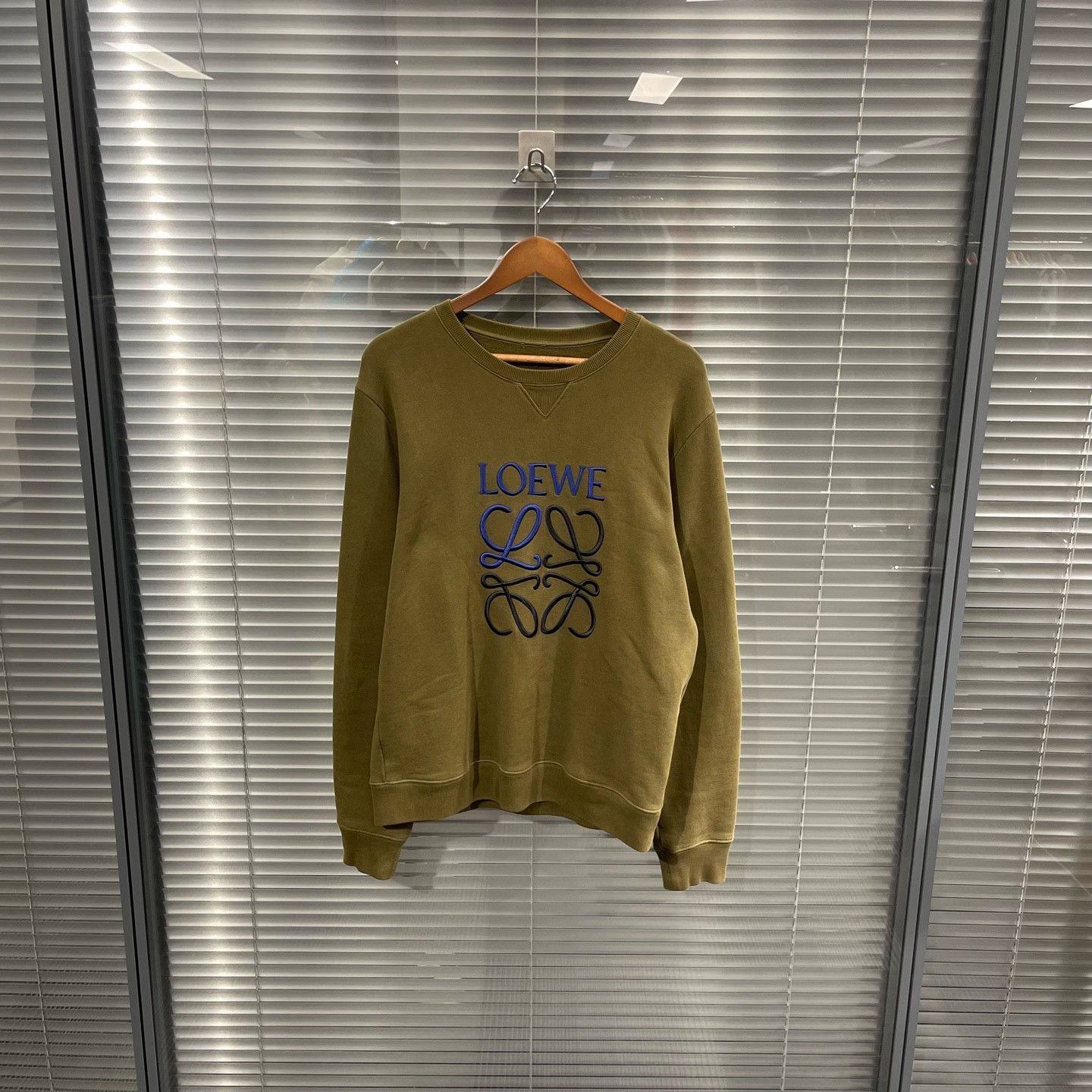 Loewe Loewe Embroidered Anagram Sweatshirt Size L Size US L / EU 52-54 / 3 - 1 Thumbnail