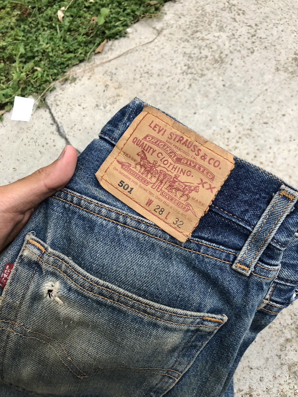 Levi's VINTAGE 90s LEVIS 501 DIRTY DISTRESSED DENIM Size US 28 / EU 44 - 4 Thumbnail