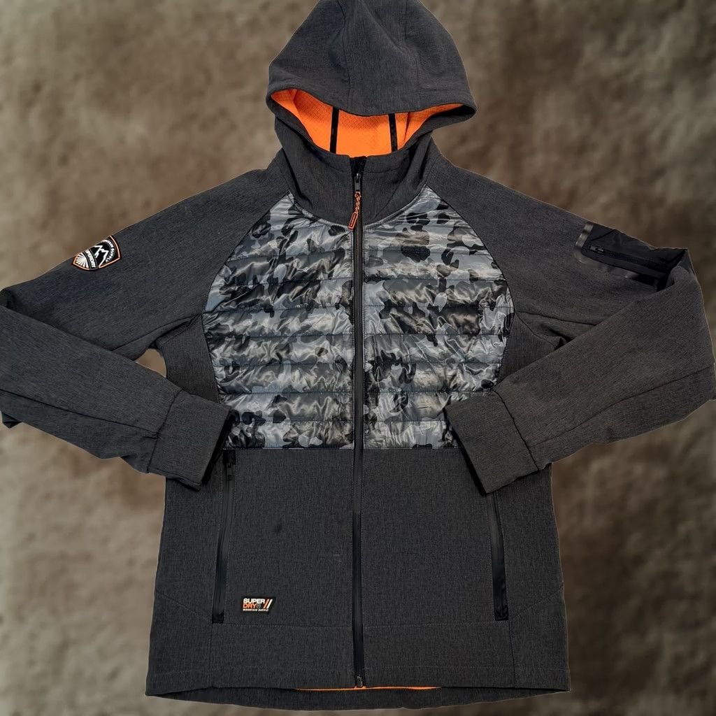 Superdry Superdry Hybrid Jacket Mens L Gray Camouflage Hooded Softshell Full Zip Ski Jacket Regular Fit Size US L / EU 52-54 / 3 - 1 Thumbnail
