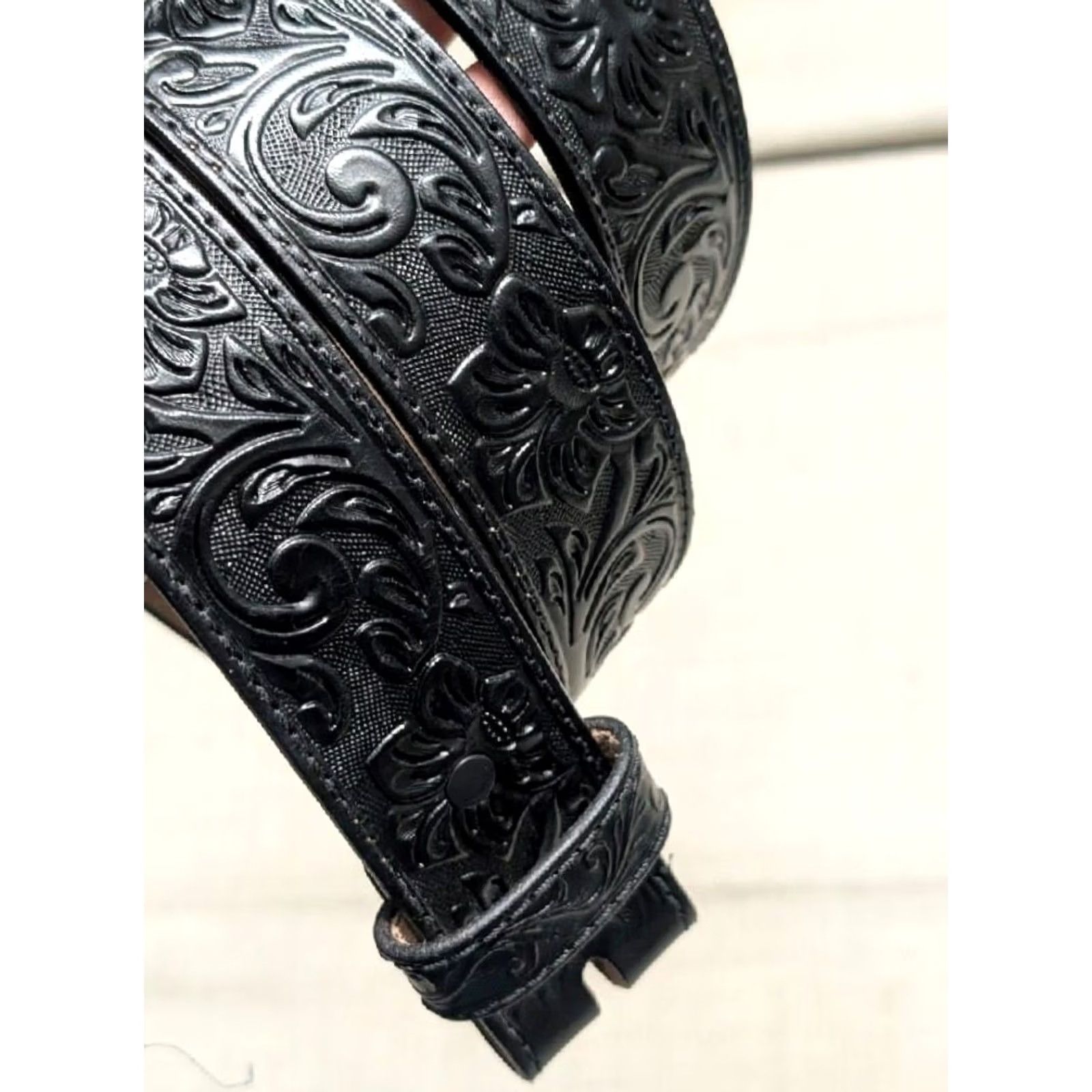 Vintage VINTAGE Justin belt Western Belt 1-1/2" black floral tooled cowhide leather Made in USA 44 Mens Size 44 - 3 Thumbnail