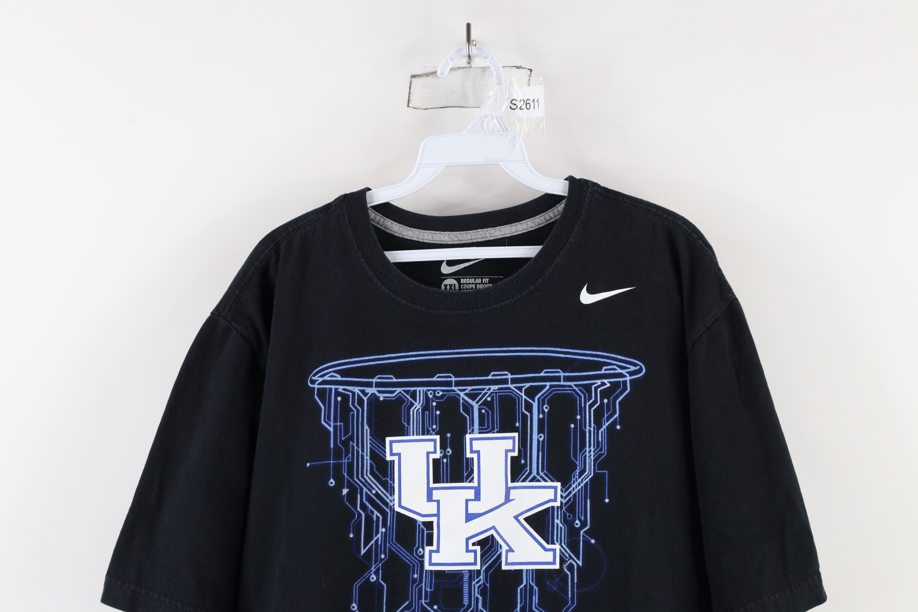 Nike × Vintage Vintage Nike University of Kentucky Basketball T-Shirt Black Size US XXL / EU 58 / 5 - 2 Thumbnail