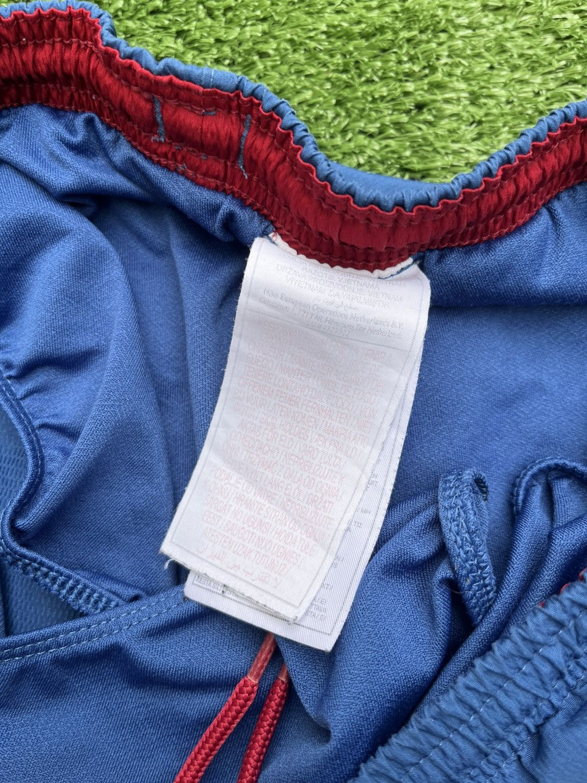 Nike Vintage shorts from fc Barcelona Size US 34 / EU 50 - 6 Thumbnail