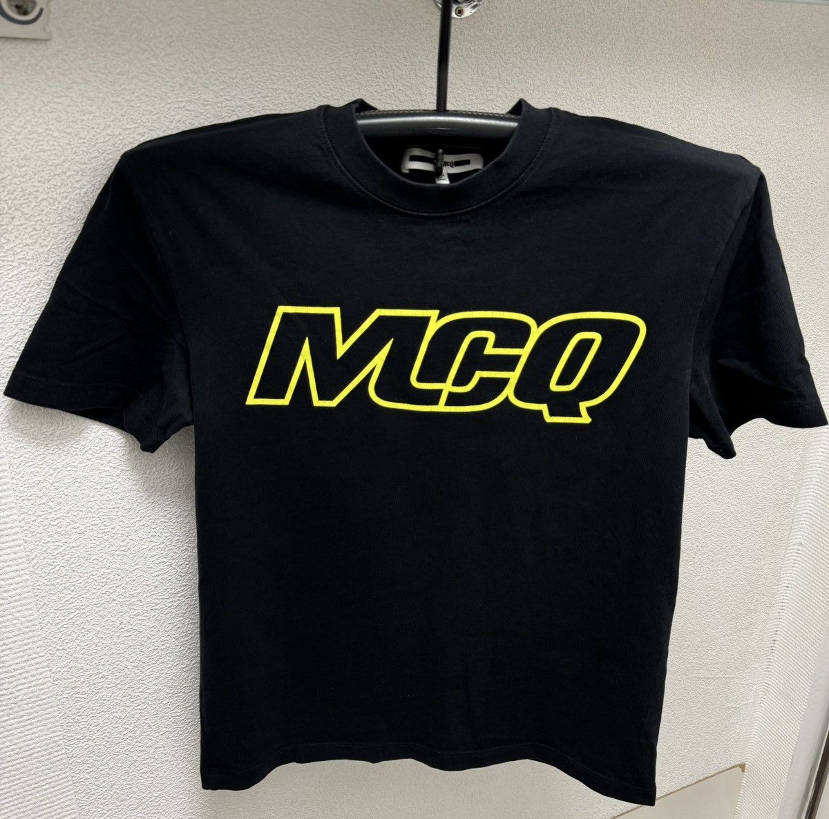 MCQ Alexander McQueen MCQ big logo black t-shirt S sz Size US S / EU 44-46 / 1 - 1 Thumbnail